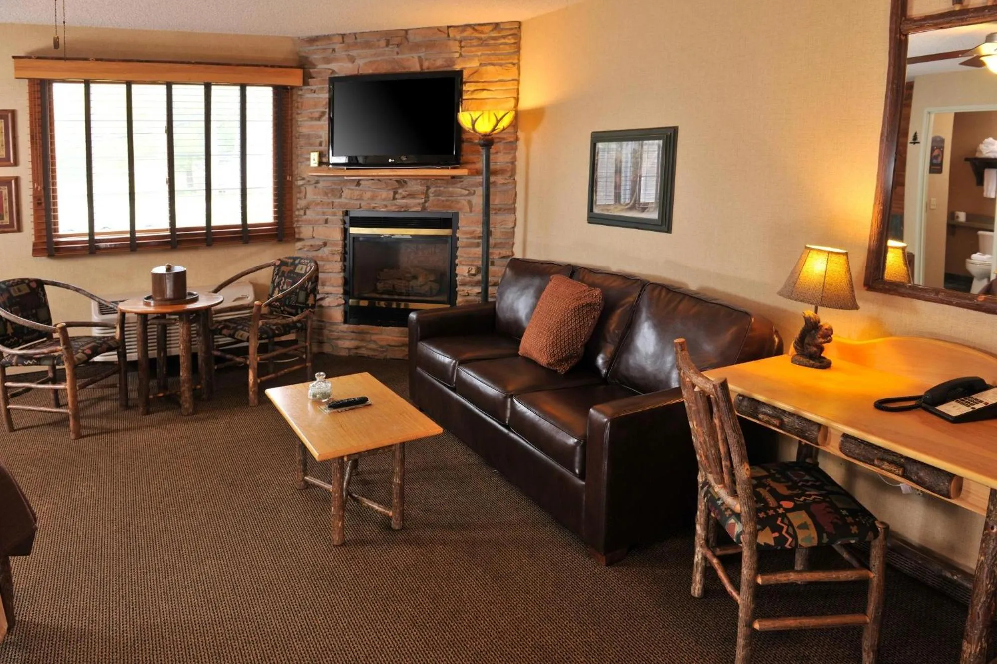 Deluxe Suite with Spa Bath in Boarders Inn & Suites by Cobblestone Hotels in Waukon