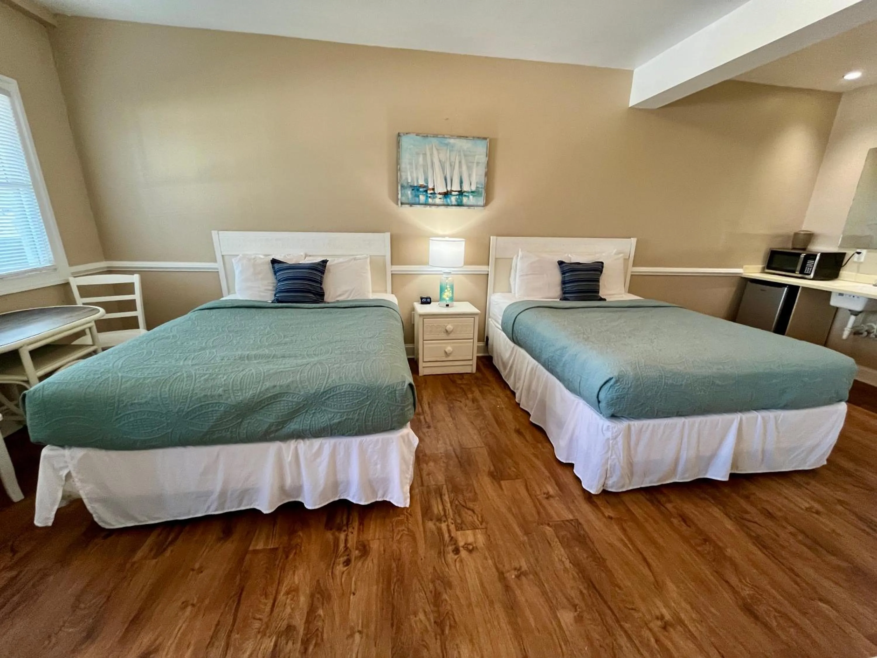 Queen Room with Two Queen Beds - Oceanfront in Cape Hatteras Motel