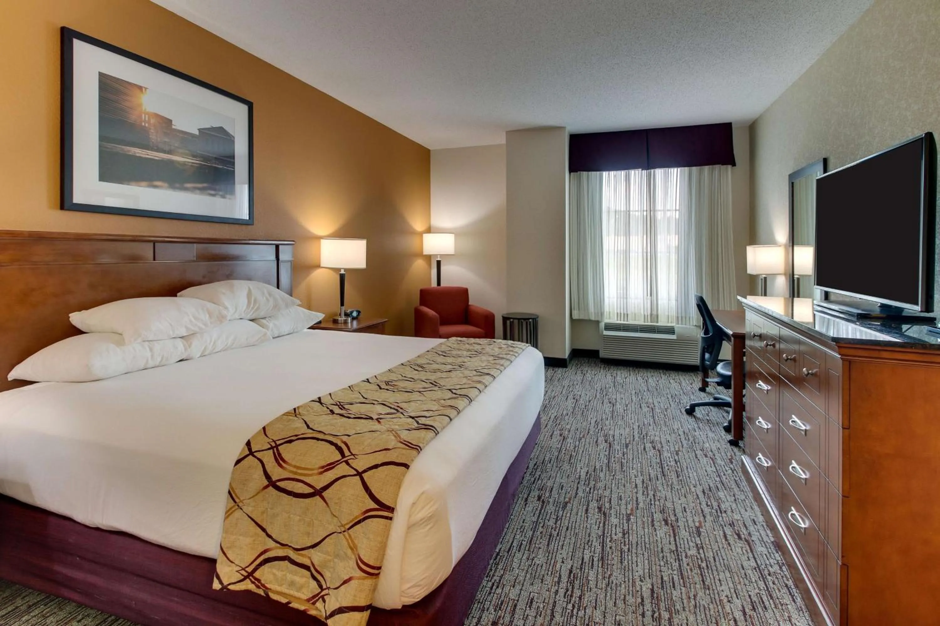 Deluxe King Room, Oversize in Drury Inn & Suites Meridian