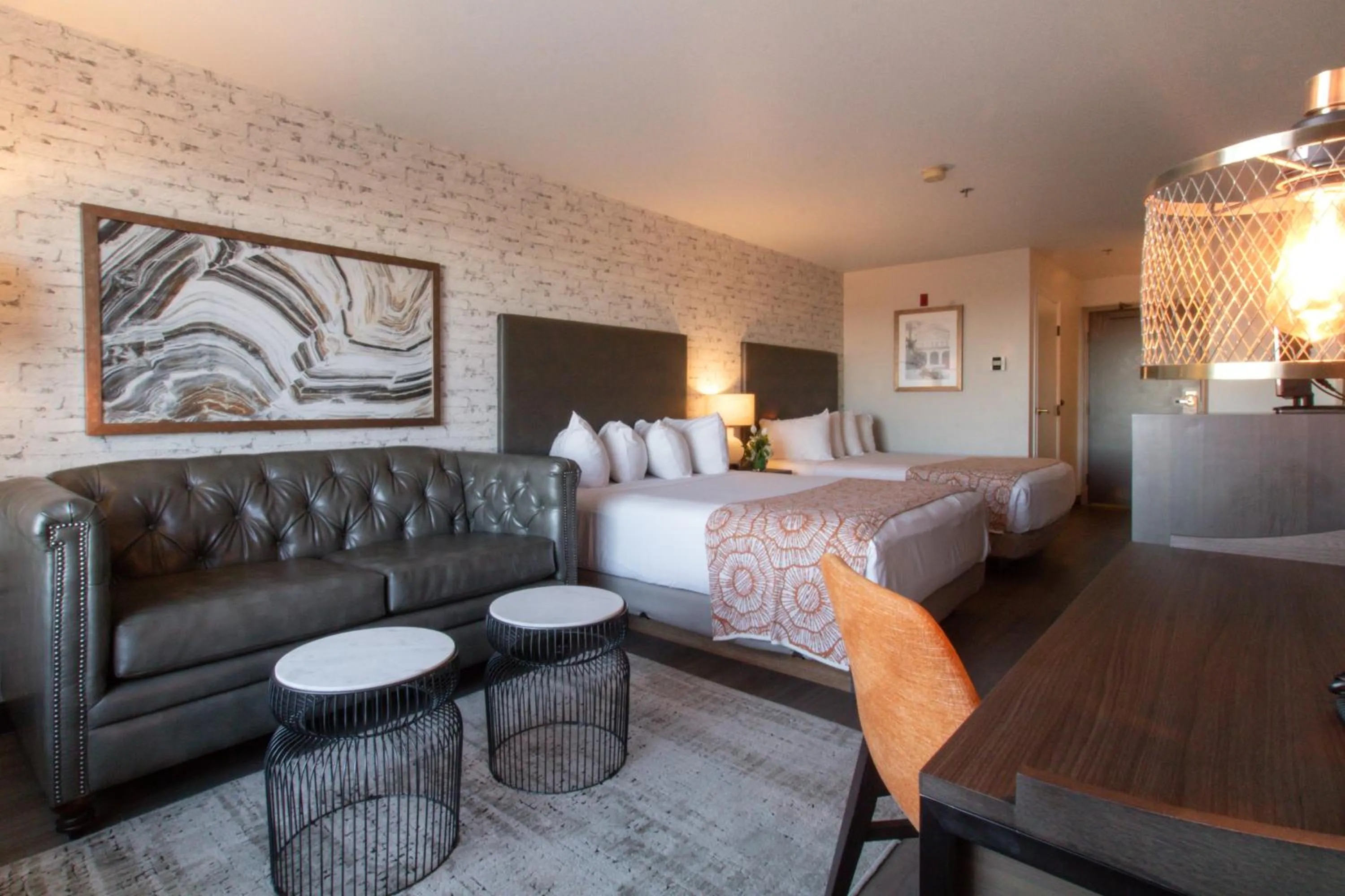 2 Queen Suite in Oxford Suites Chico