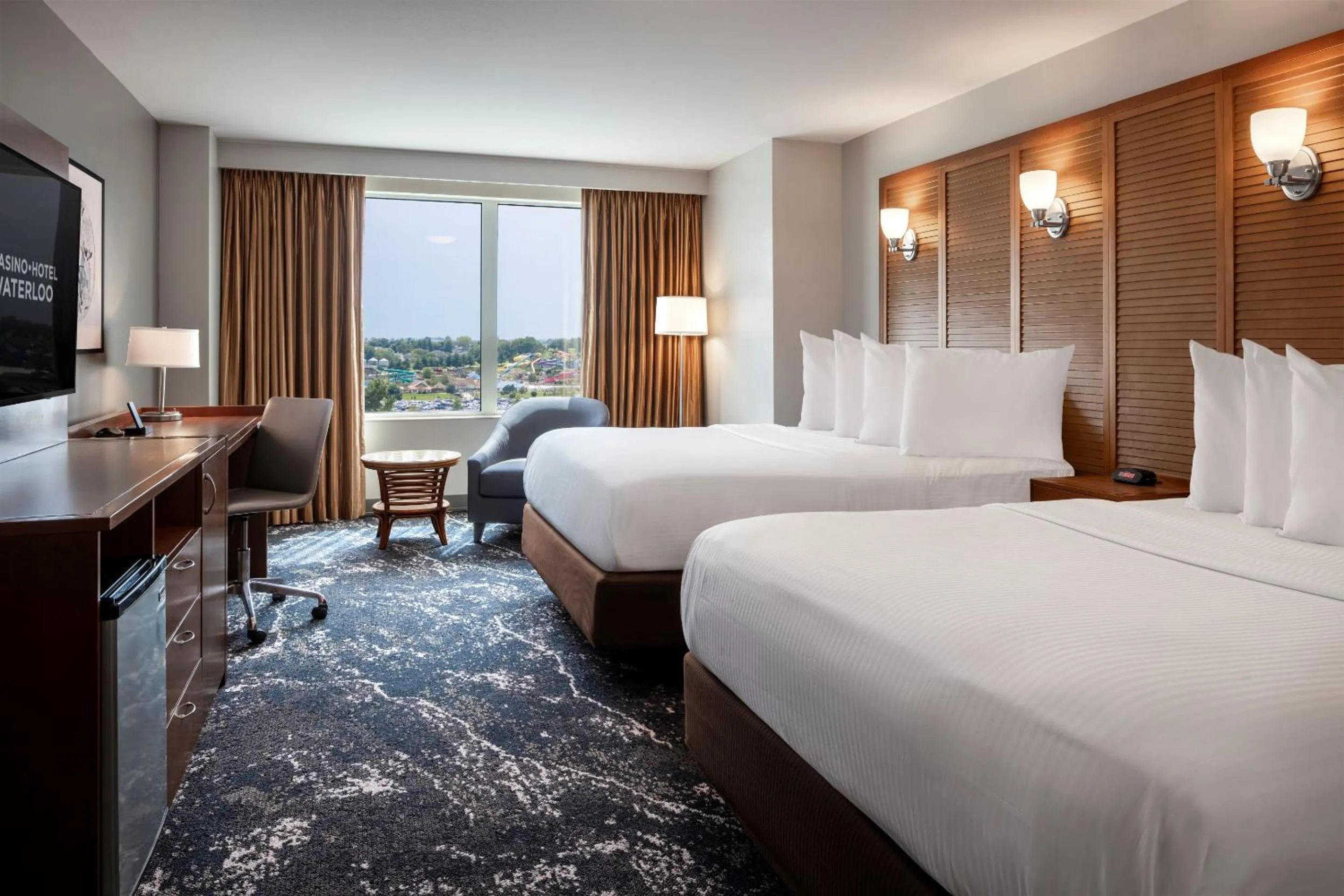 Deluxe Queen Room in Isle Casino Hotel Waterloo, A Caesars Destination
