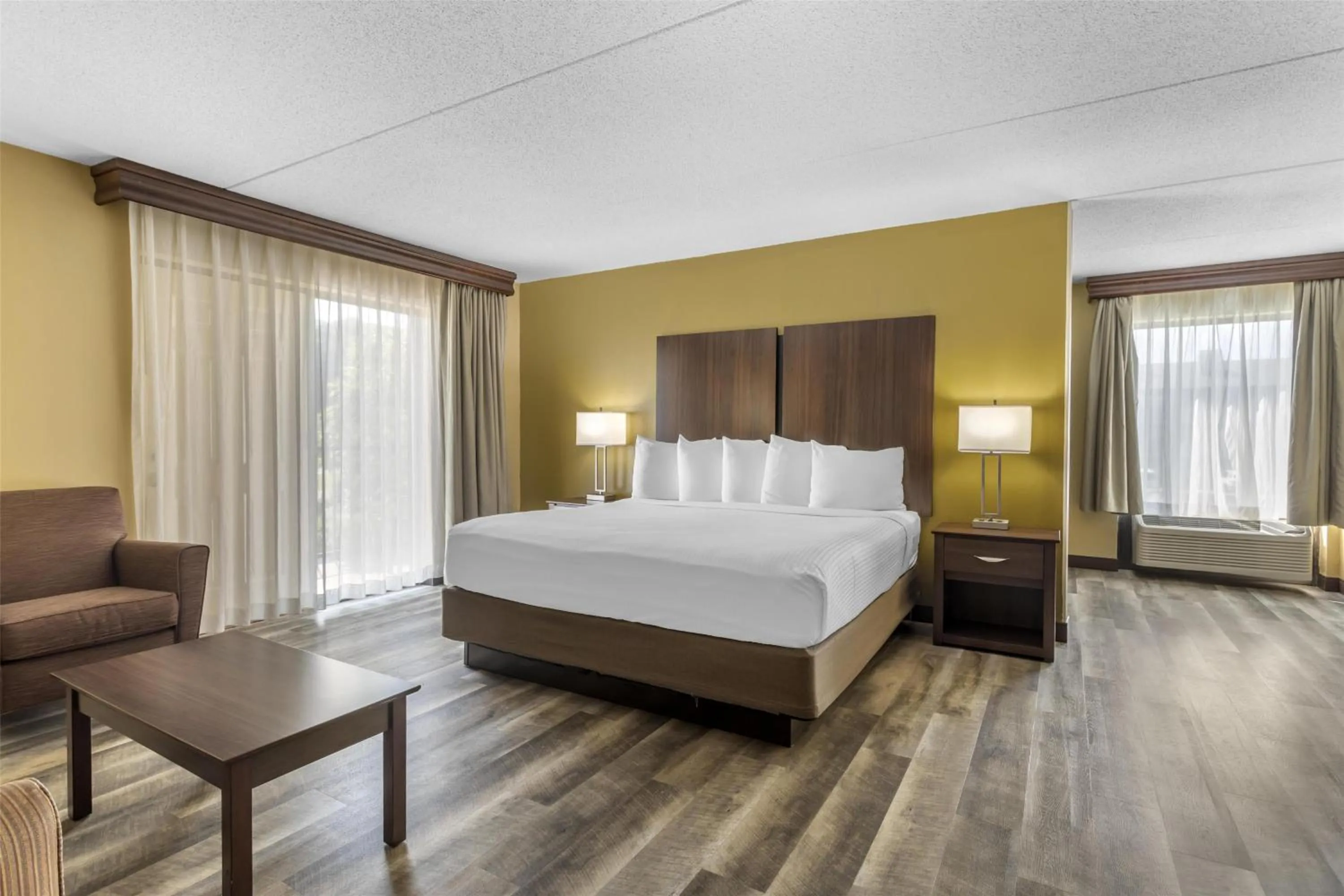 King Room with Indoor Pool Access and View/Non-Smoking in Best Western Plaza Inn