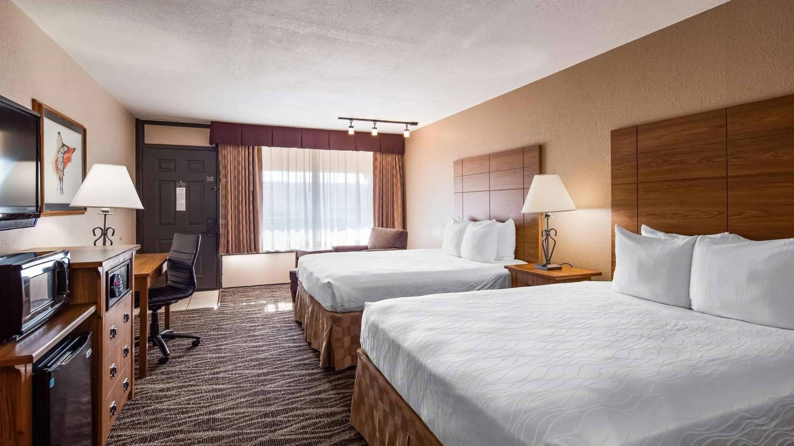 Queen Room with Two Queen Beds - Pet Friendly/Non-Smoking in Best Western Plus Saddleback Inn and Conference Center