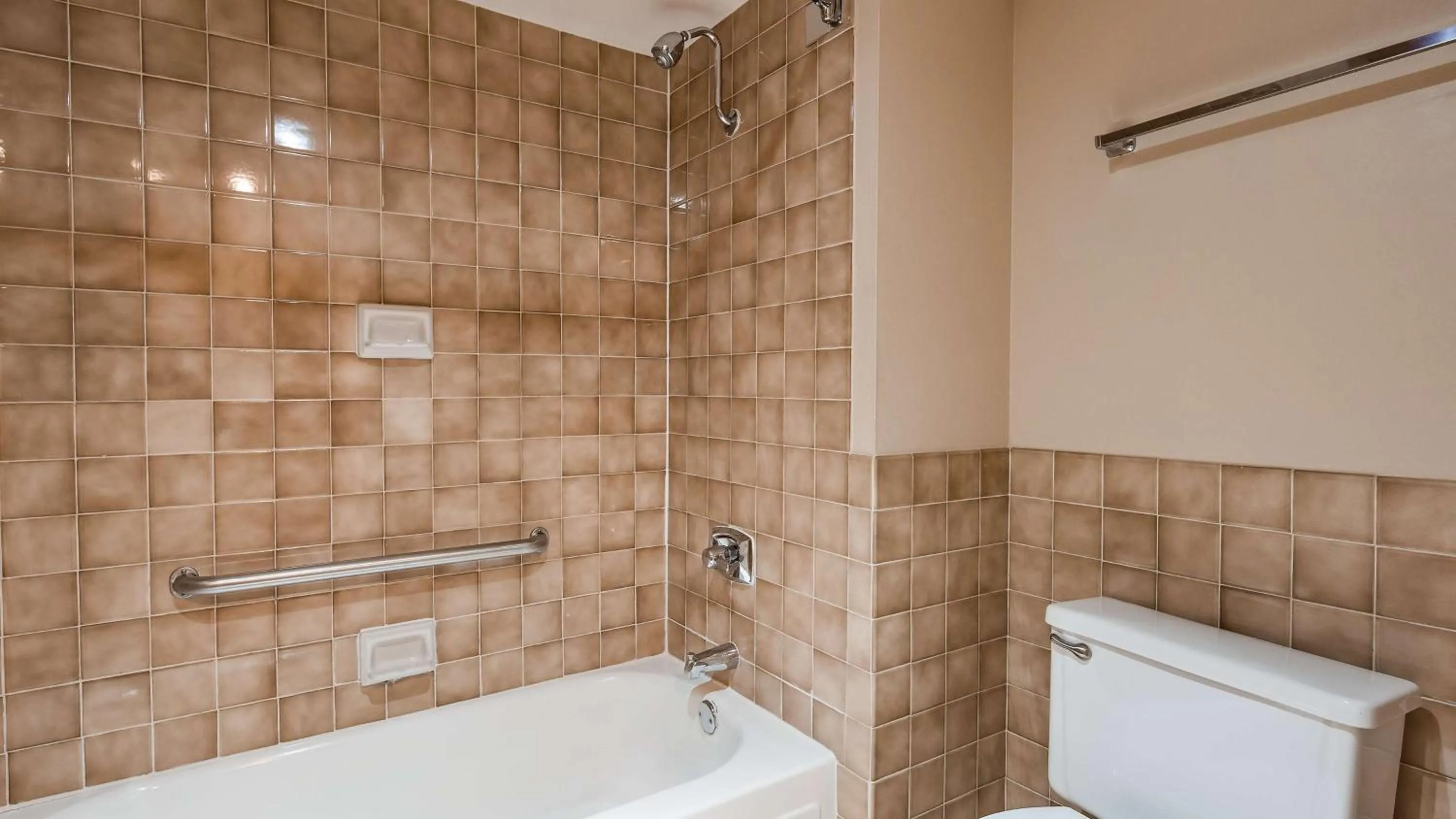 King Suite with Sofa Bed and Pool View - Non-Smoking in Best Western Plus Saddleback Inn and Conference Center