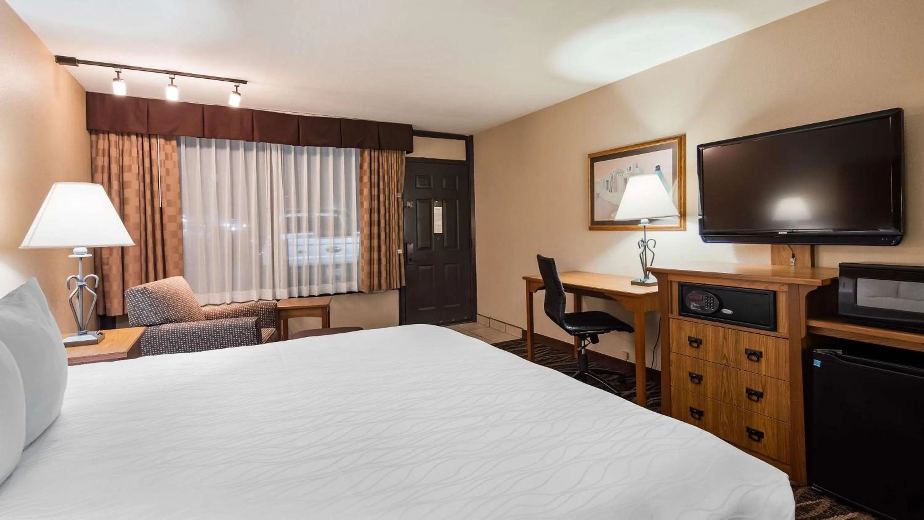 King Room - Disability Access - Non Smoking in Best Western Plus Saddleback Inn and Conference Center
