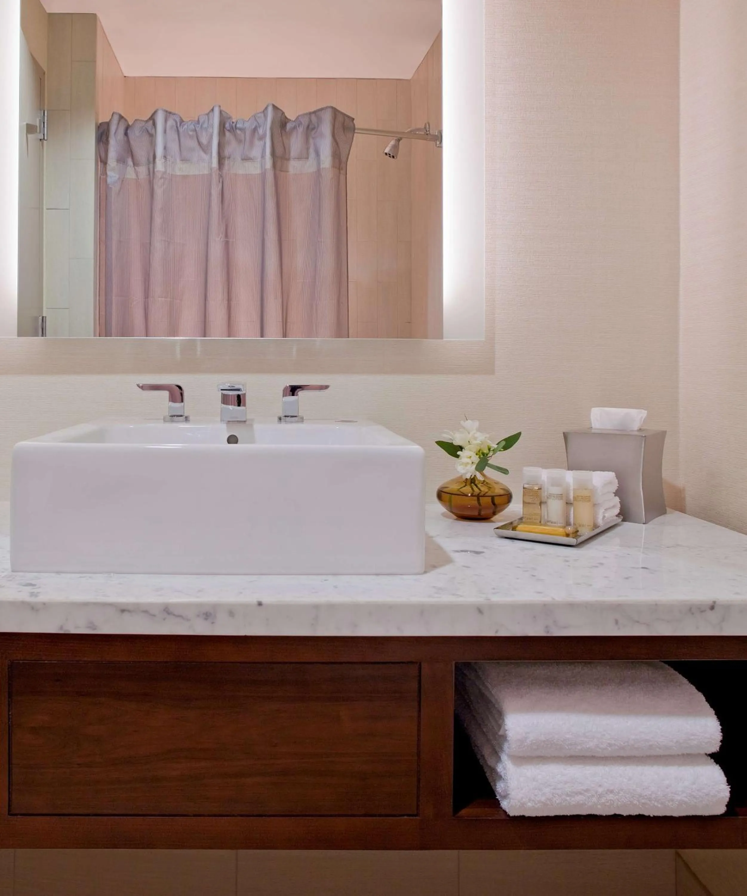 Queen Room with Two Queen Beds - High Floor in Hyatt Regency Morristown