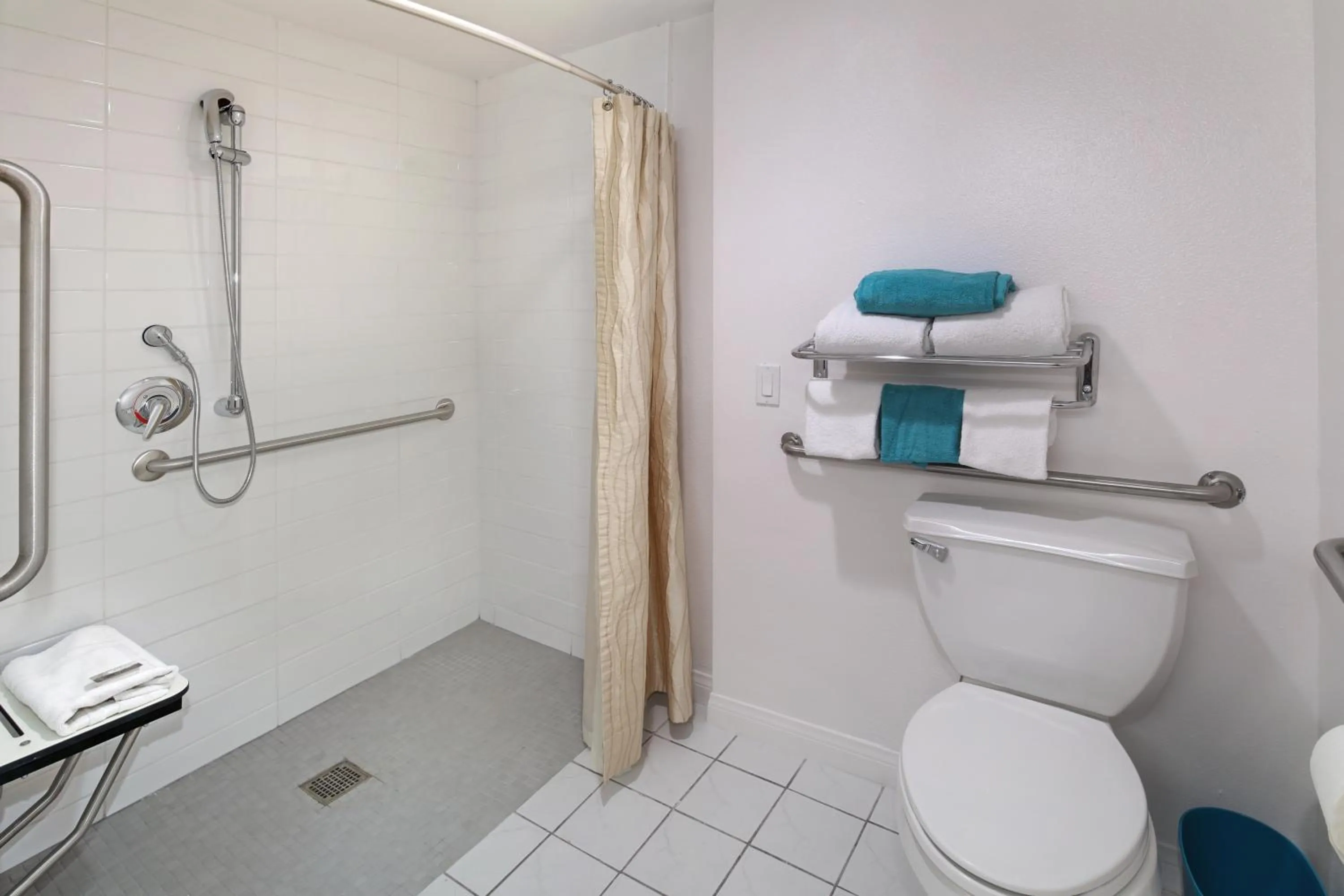 Queen Room with Two Queen Beds - Disability Access in Anaheim Hotel