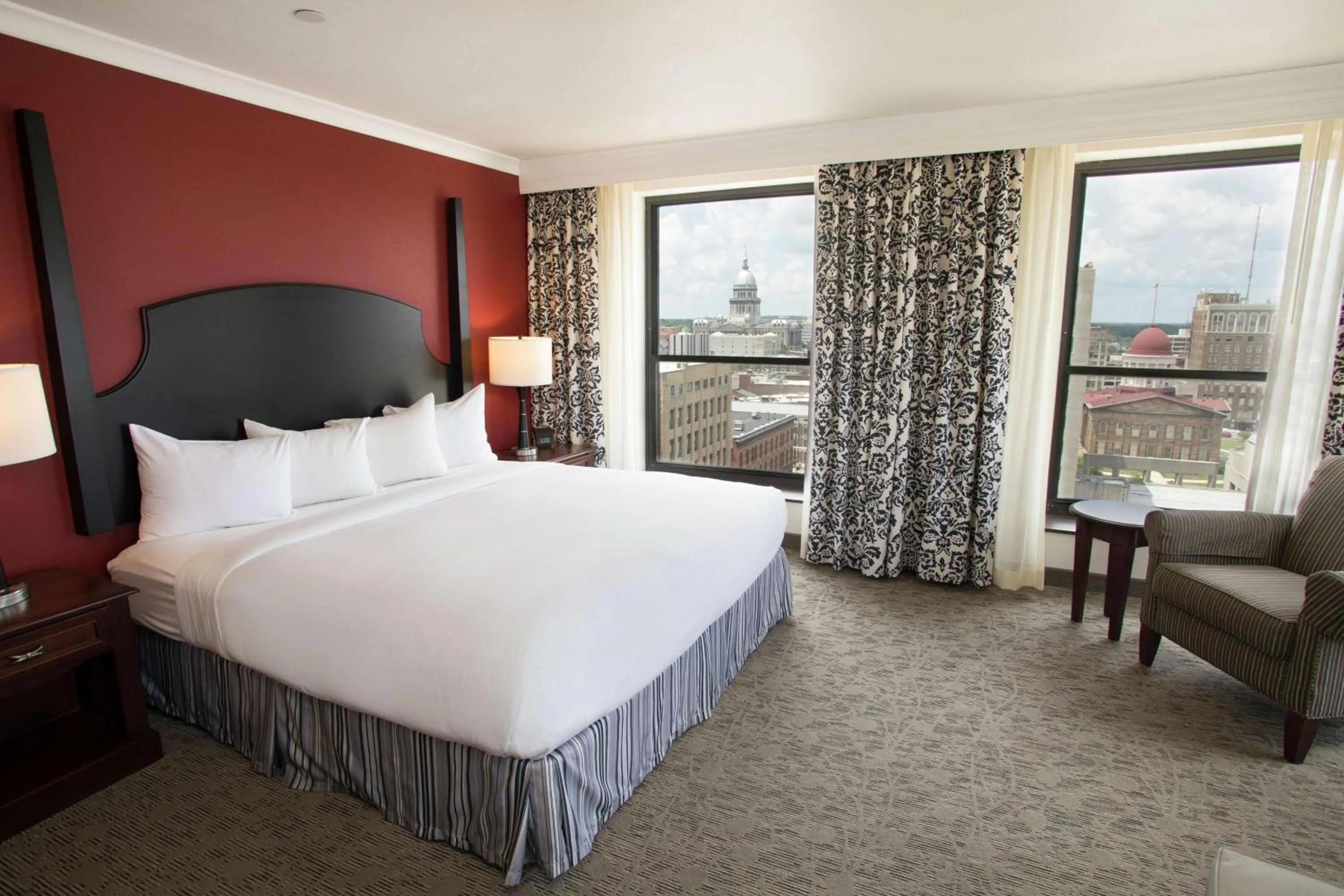 Corner King Room with City View in President Abraham Lincoln - A Doubletree by Hilton Hotel