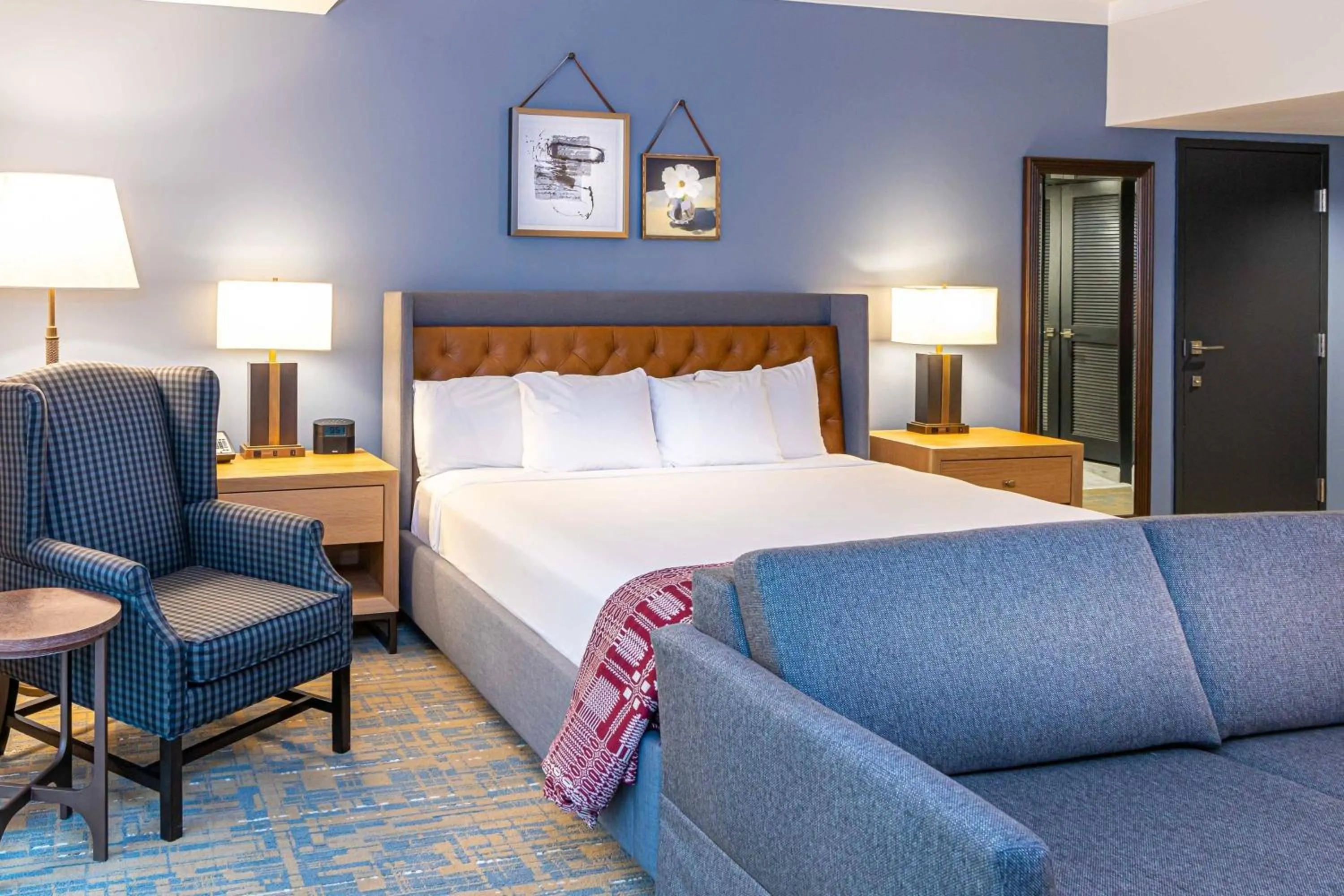 Premium King Room - single occupancy in Williamsburg Lodge, Autograph Collection