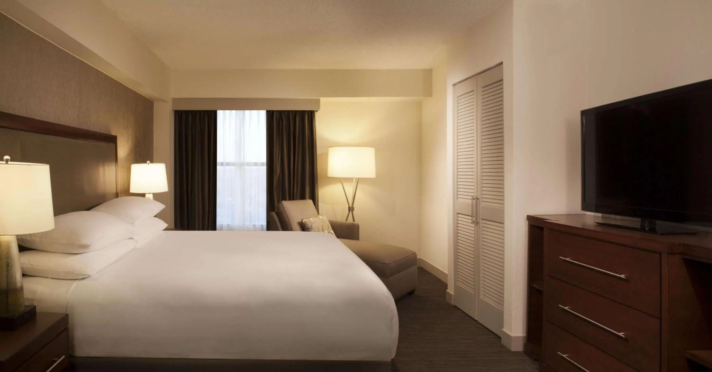 One-Bedroom Suite in Hyatt Regency Long Island