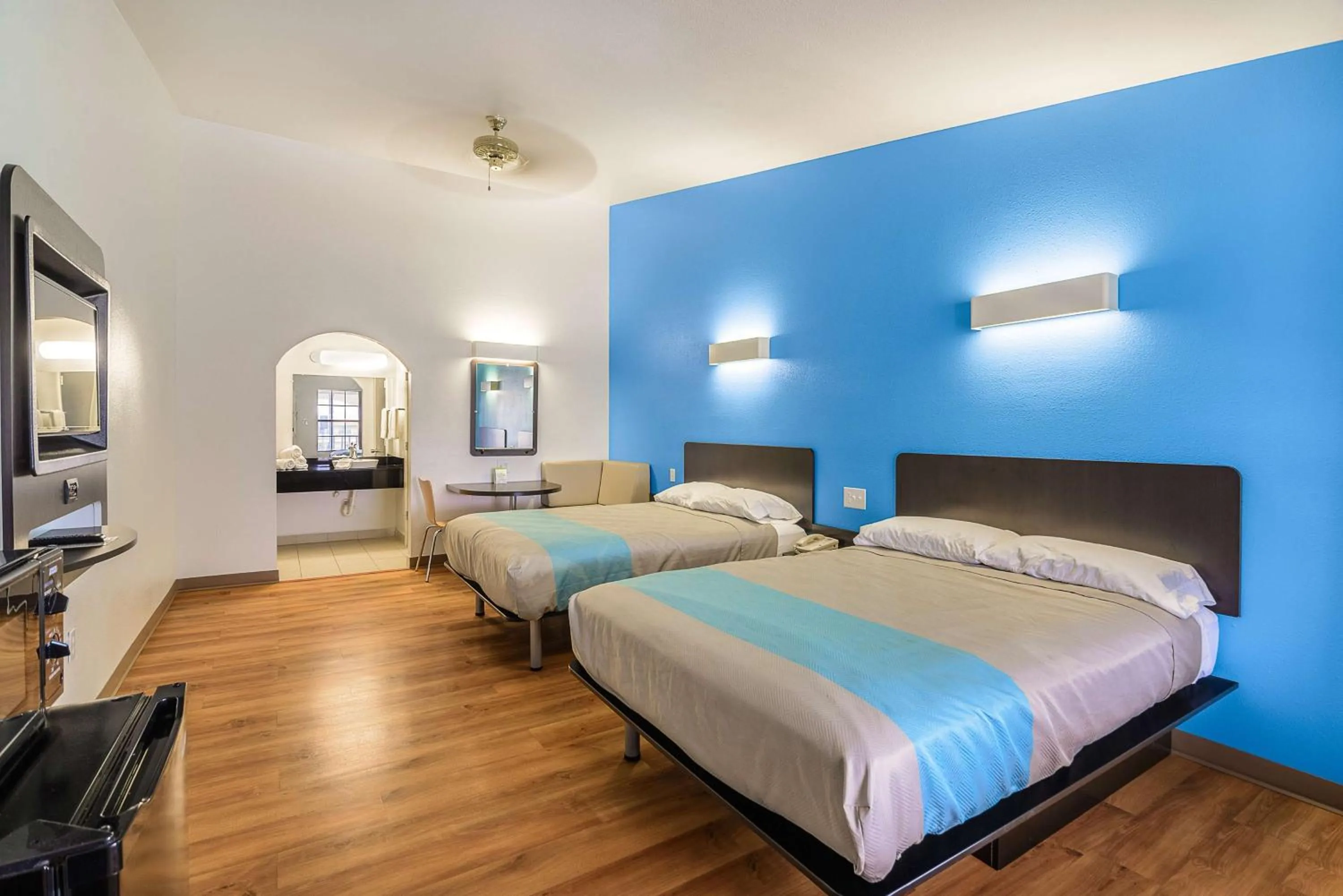 Deluxe Queen Room with Two Queen Beds - Smoking in Motel 6-Canton, TX