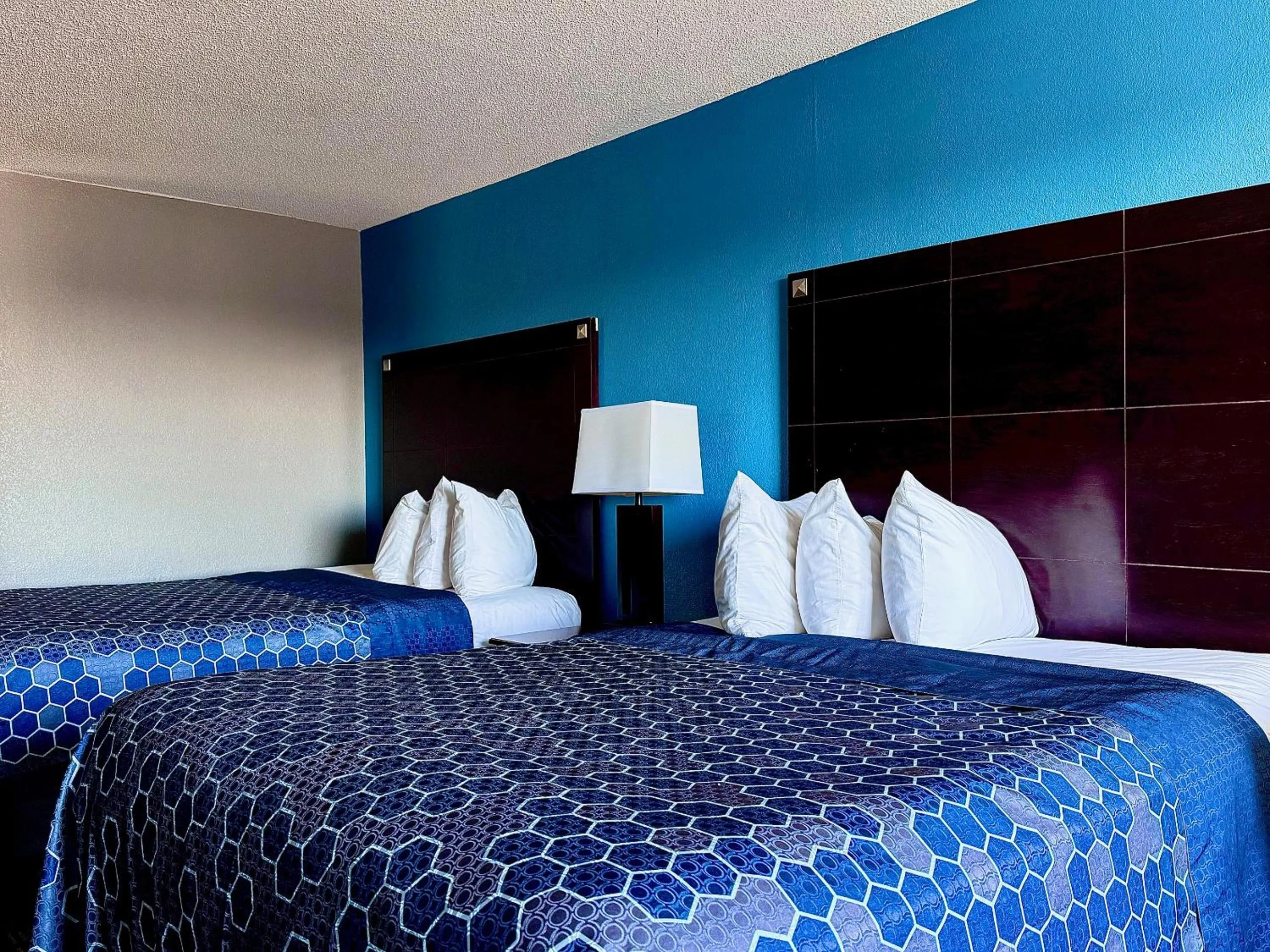 Standard Double Room in American Inn Cedar Rapids South