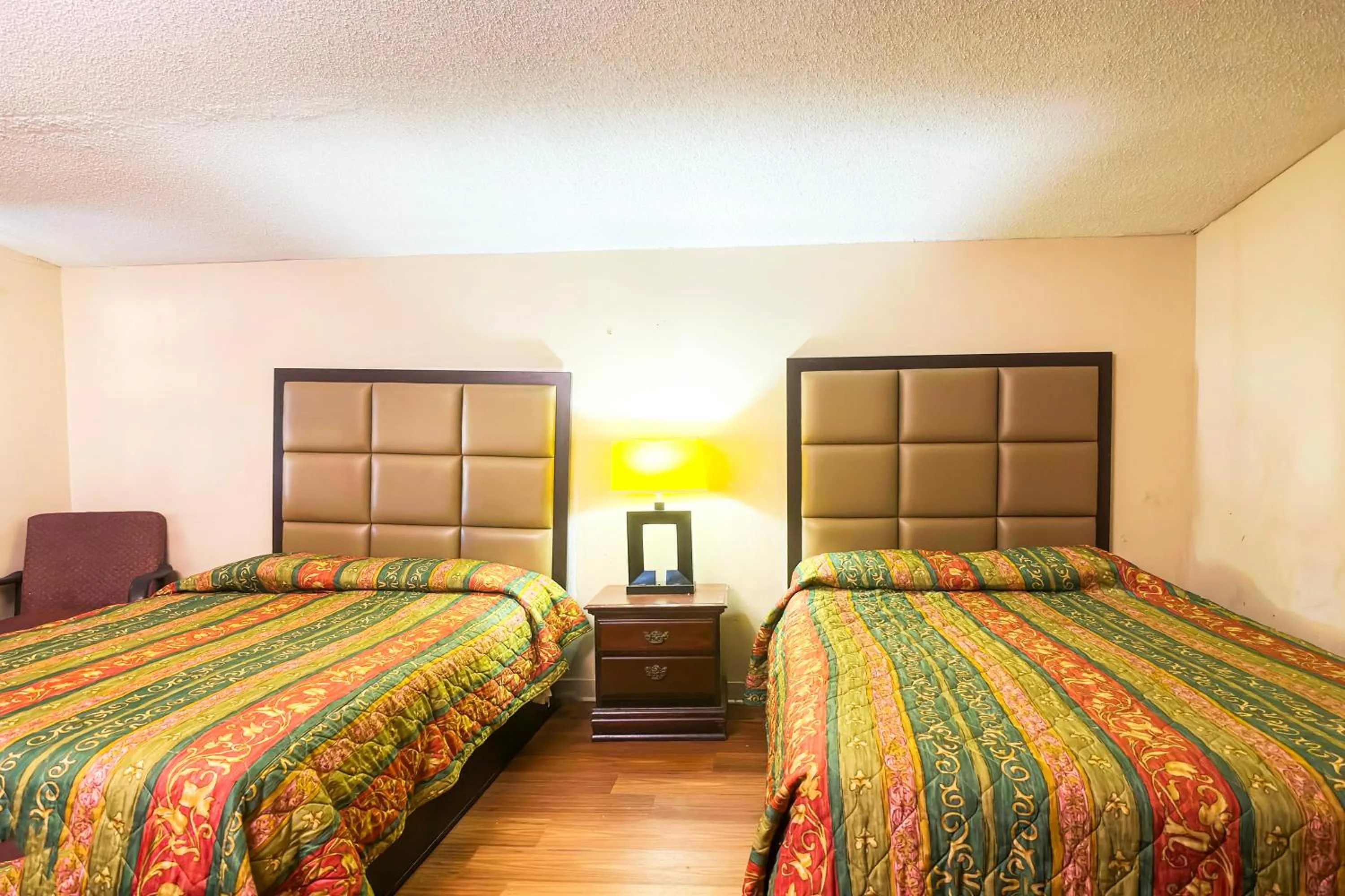 2 Full Bed Smoking in Bama Motel Mobile I-65 & US-90