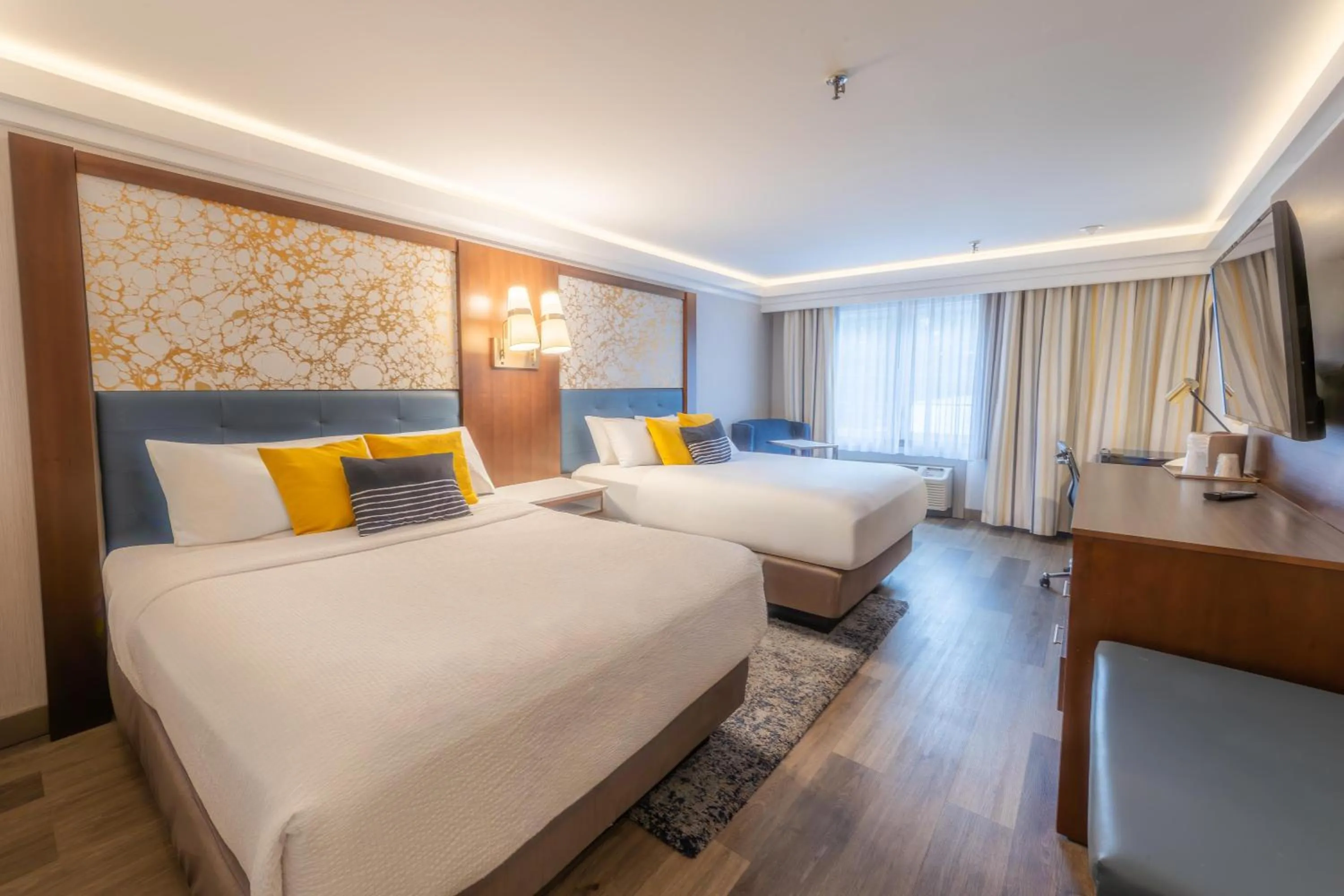 Queen Room with Two Queen Beds - Non-Smoking in The Westfield Inn, BW Signature Collection