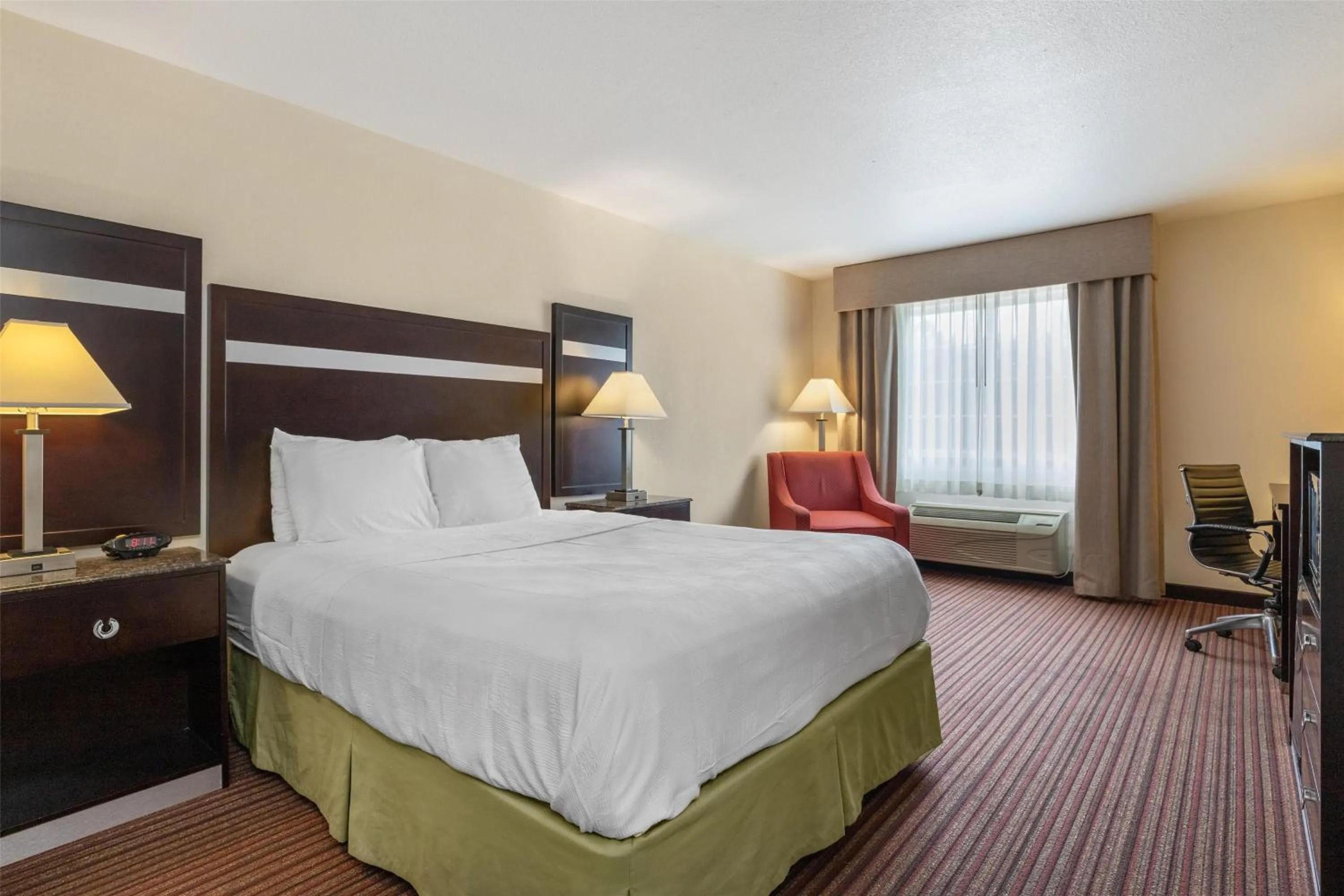 Queen Room in Best Western Parsons Inn