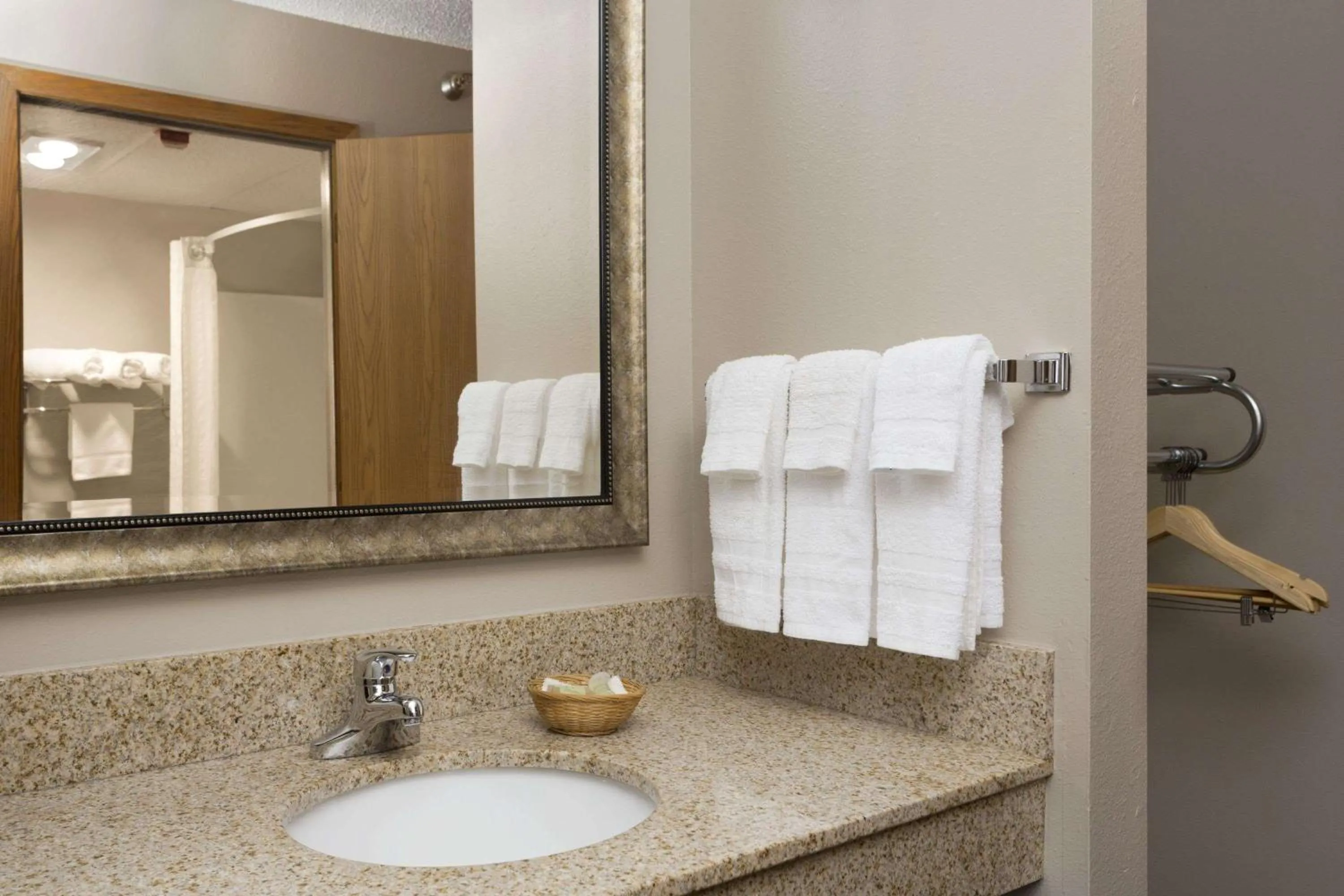 Studio Suite - Non-Smoking in Super 8 by Wyndham Cameron