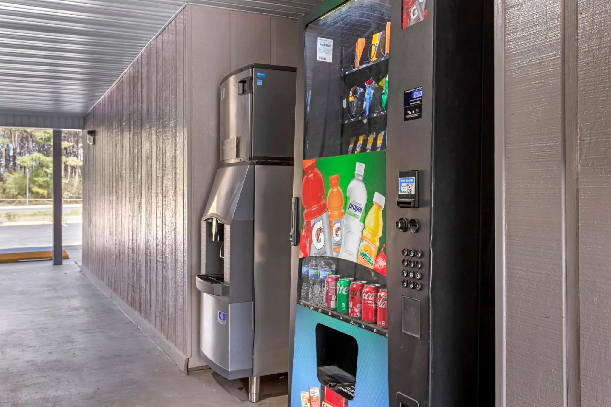 Superior King Room Non-Smoking in Red Roof Inn Hope