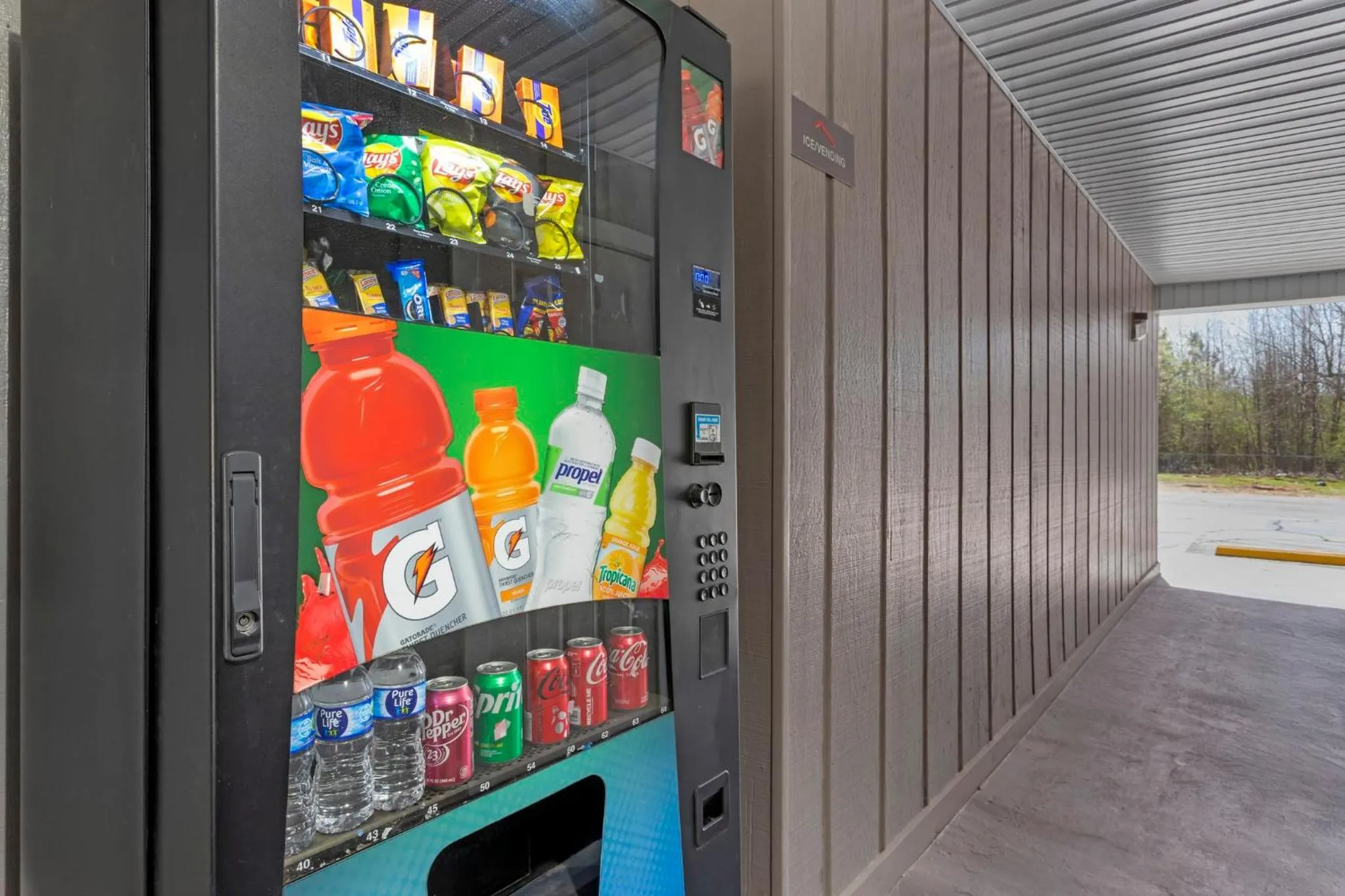 Deluxe King Room with Sofa Bed Non-Smoking in Red Roof Inn Hope