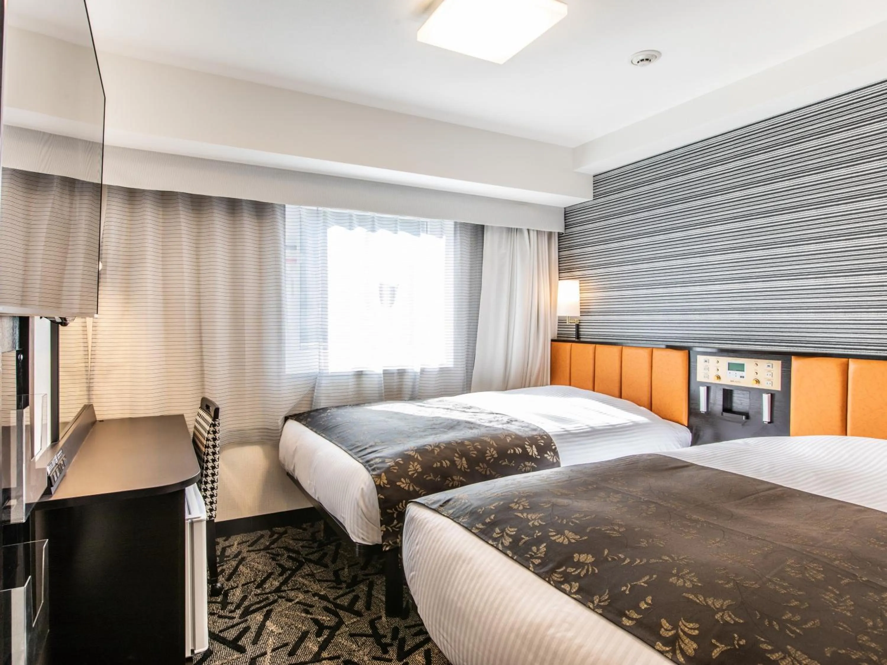 Standard Twin Room - Non-Smoking in APA Hotel & Resort Midosuji Hommachi Ekimae Tower