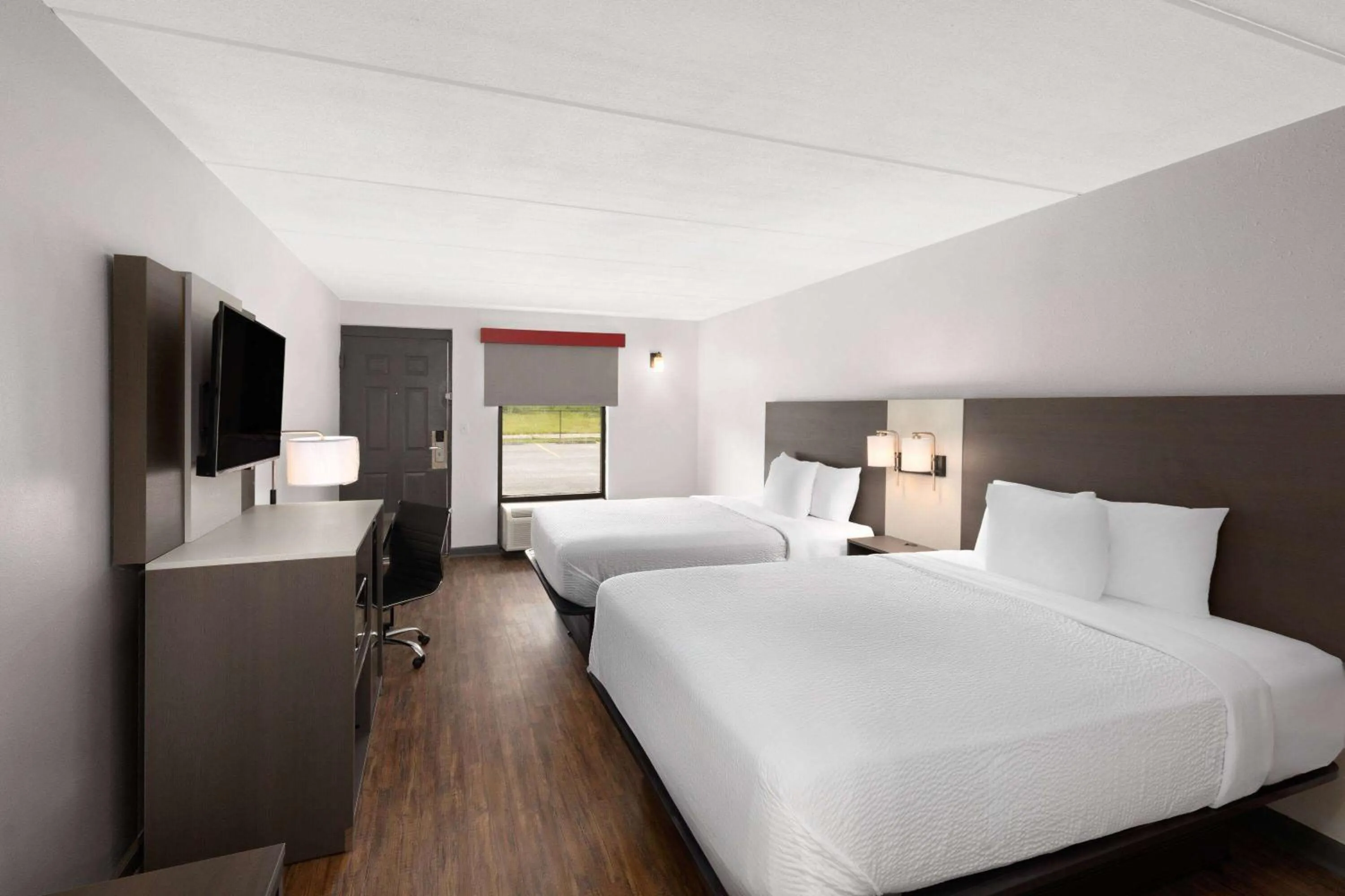 Queen Room with Two Queen Beds - Non-Smoking in Ramada by Wyndham Bainbridge