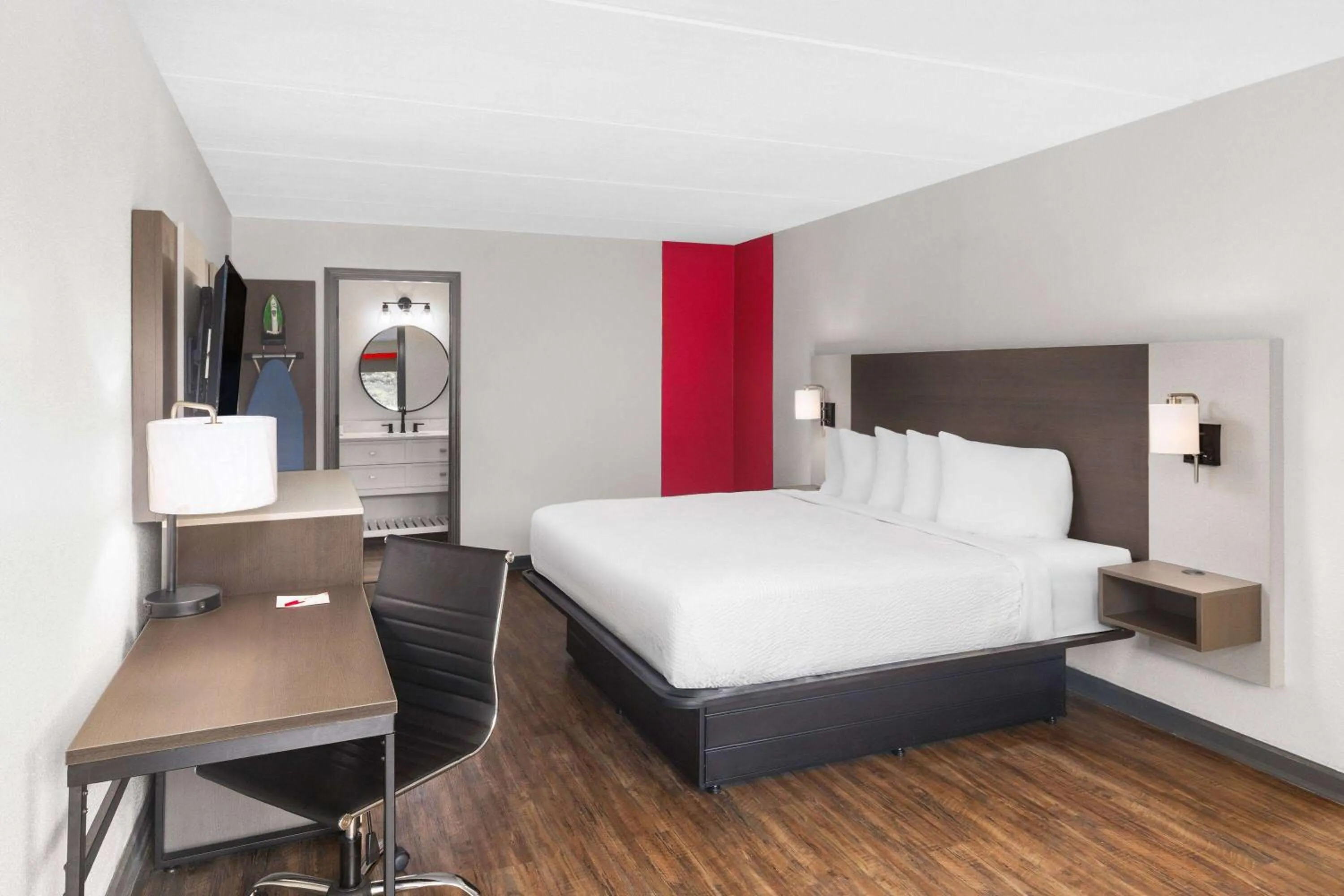 King Room - Non-Smoking in Ramada by Wyndham Bainbridge