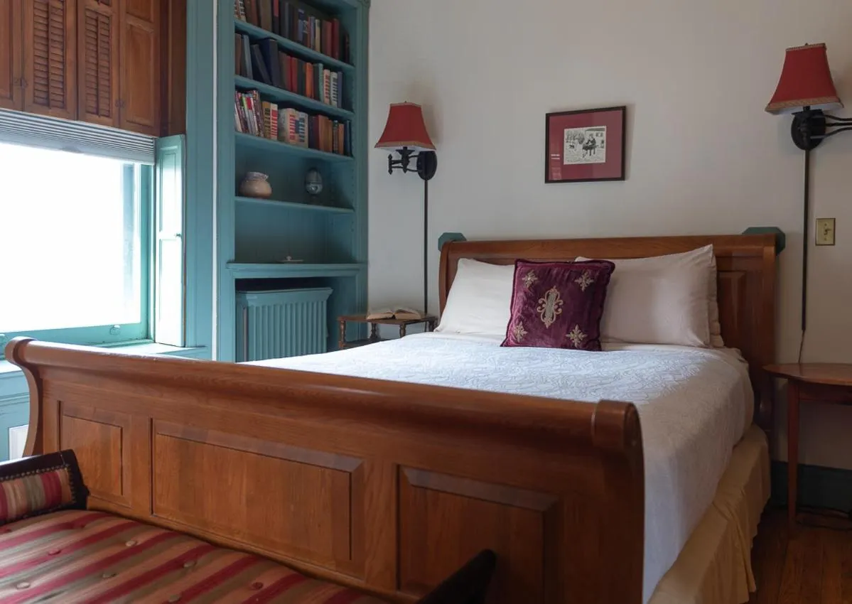 Deluxe Queen Room in William Henry Miller Inn