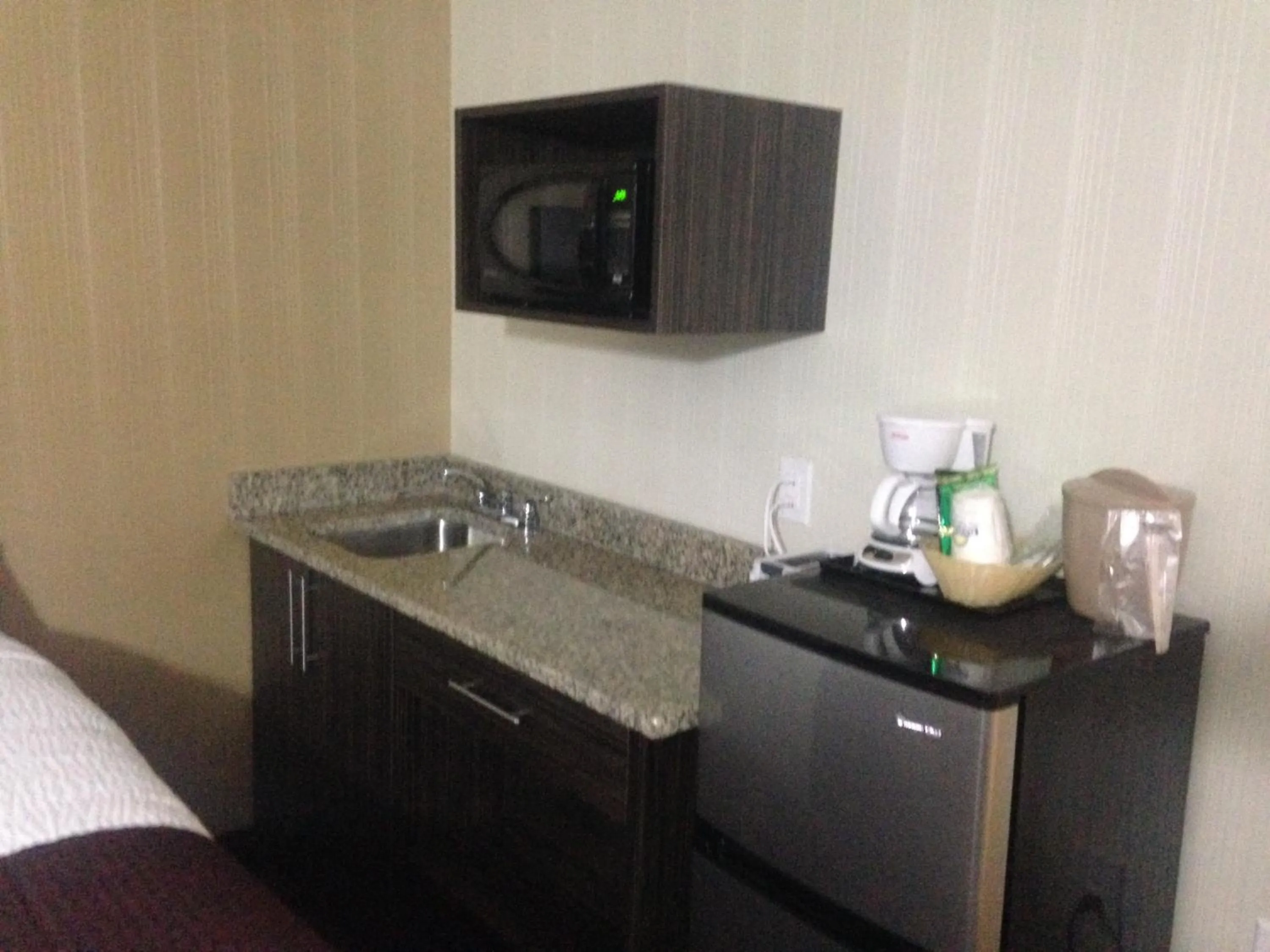 Double Room with Two Double Beds - Non-Smoking in Days Inn by Wyndham Sylvan Lake
