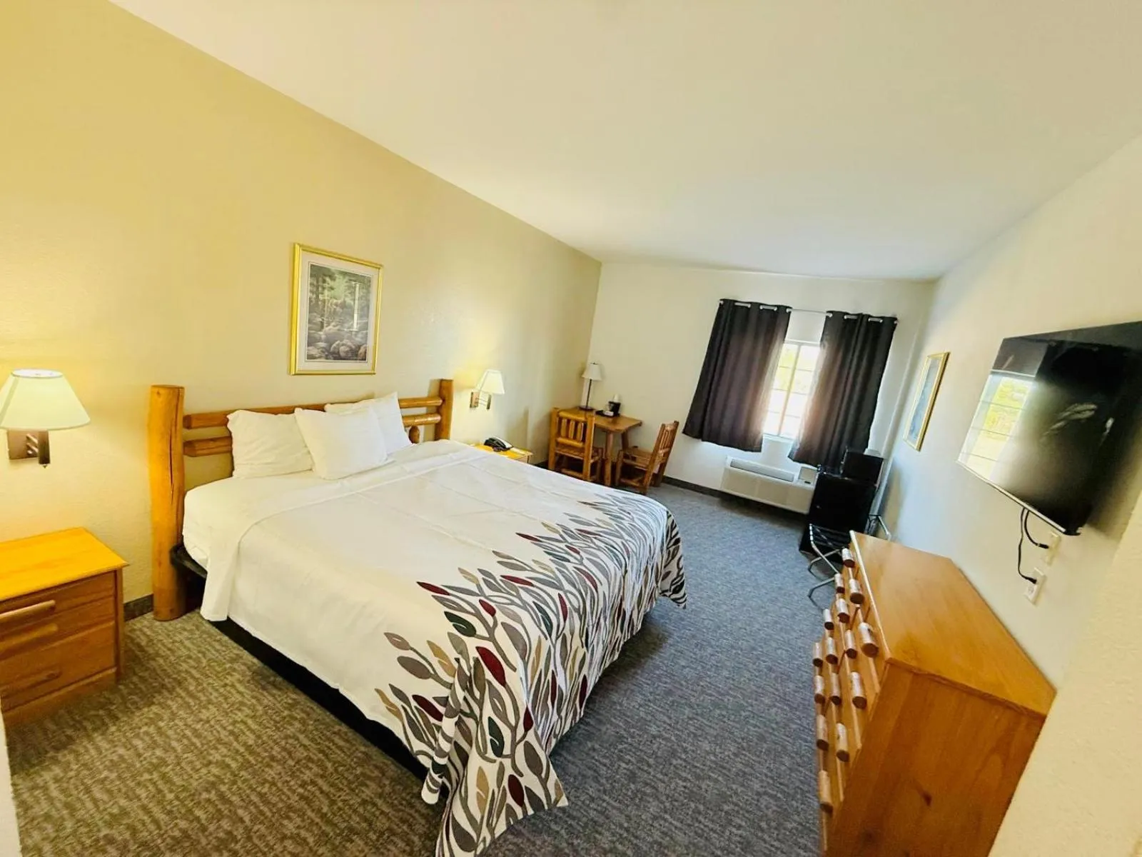 King Room - Non-Smoking in Knights Inn New Florence