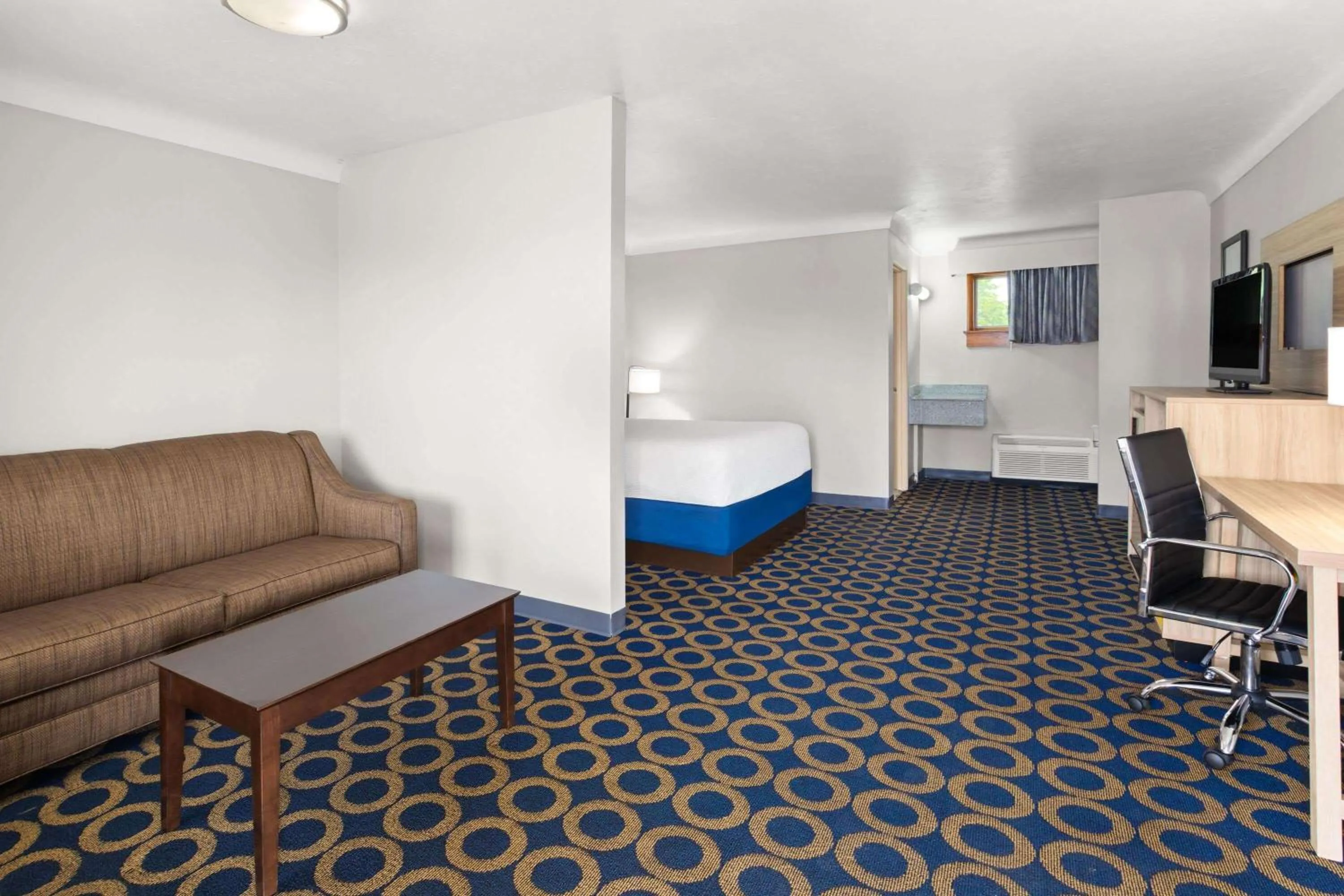 Studio Queen Suite - Non-Smoking in Days Inn by Wyndham Wauseon