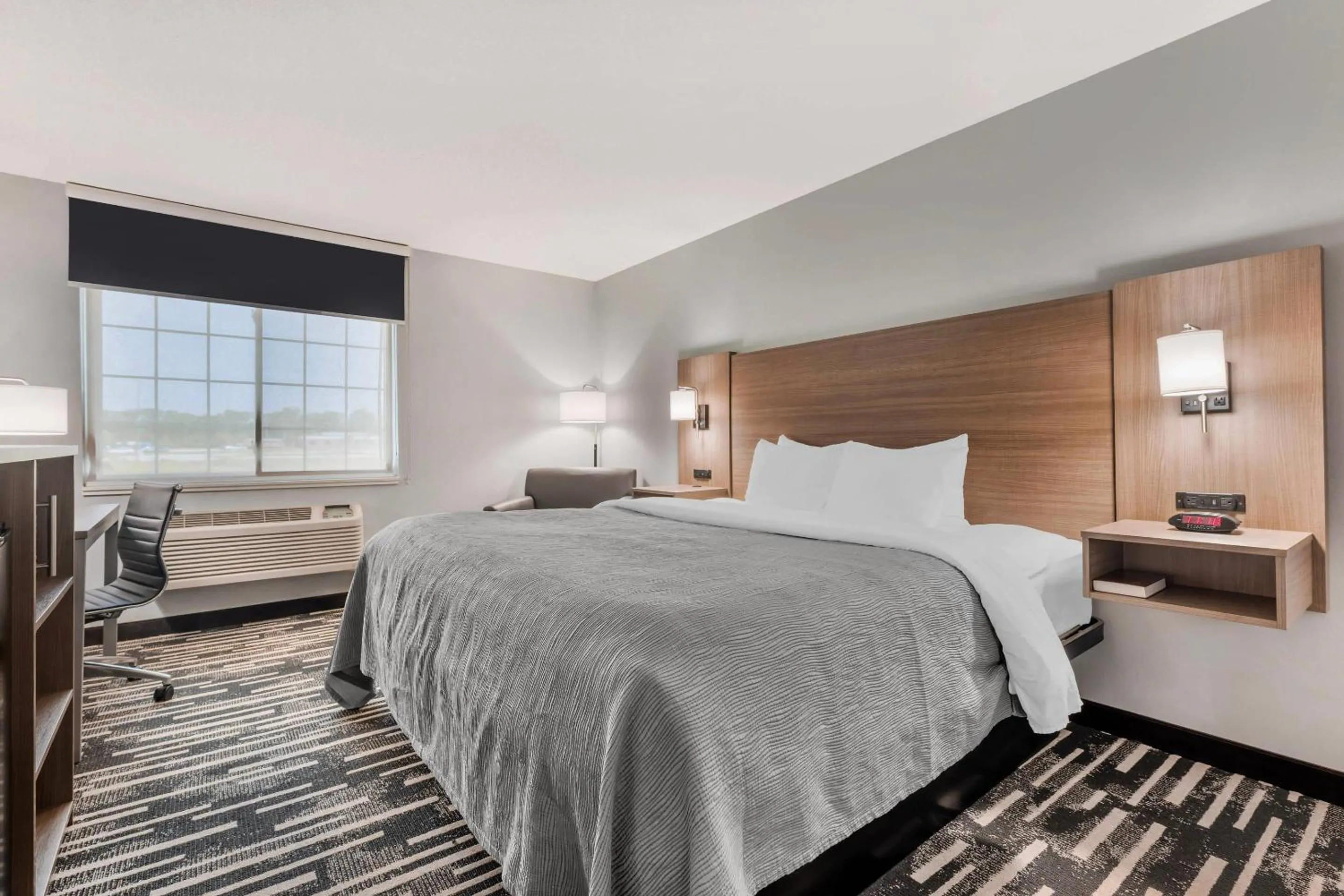 King Room - Non-Smoking in Quality Inn Chesterton near Indiana Dunes National Park I-94