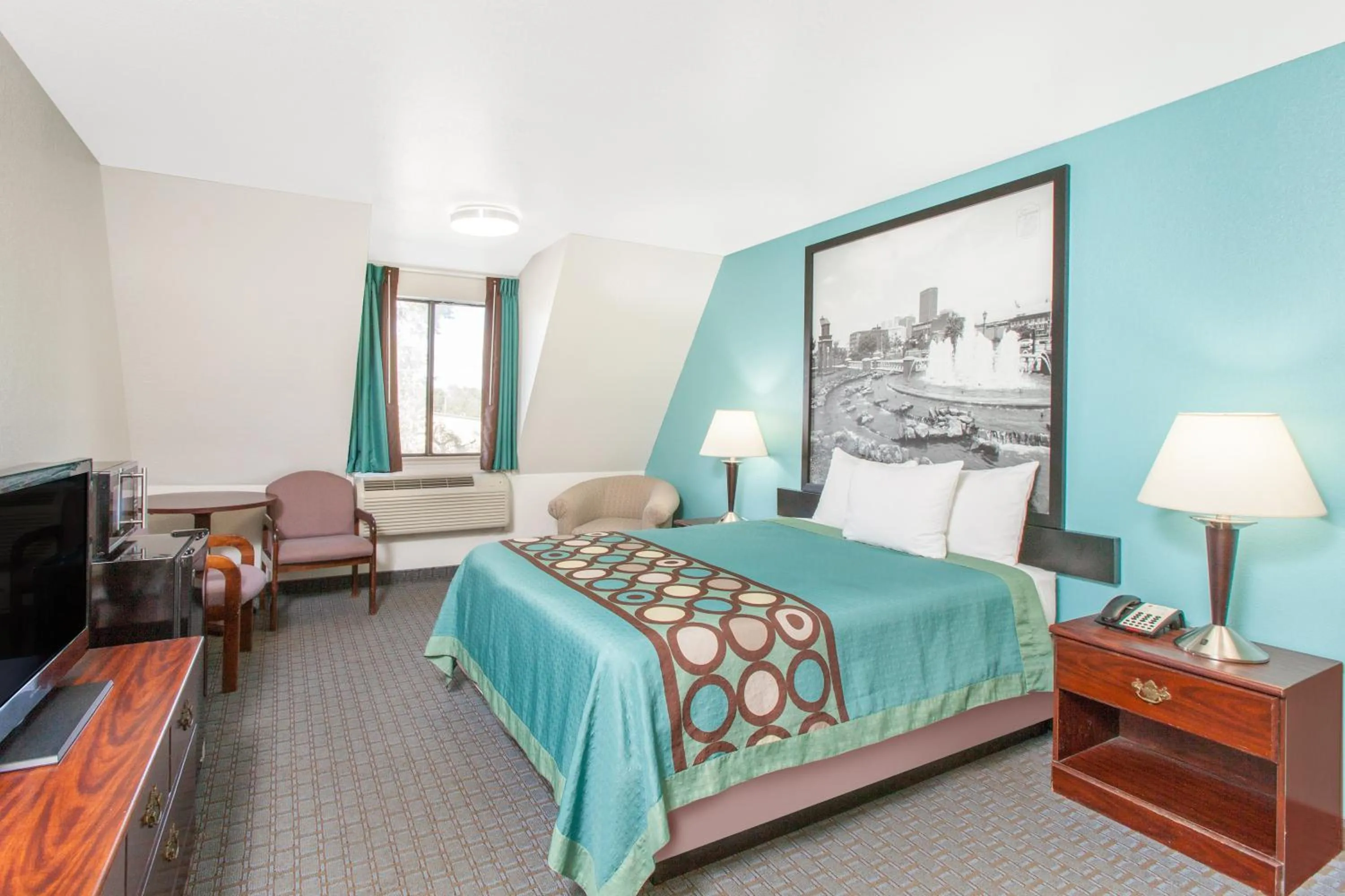 Queen Room - Smoking in Super 8 by Wyndham Sallisaw