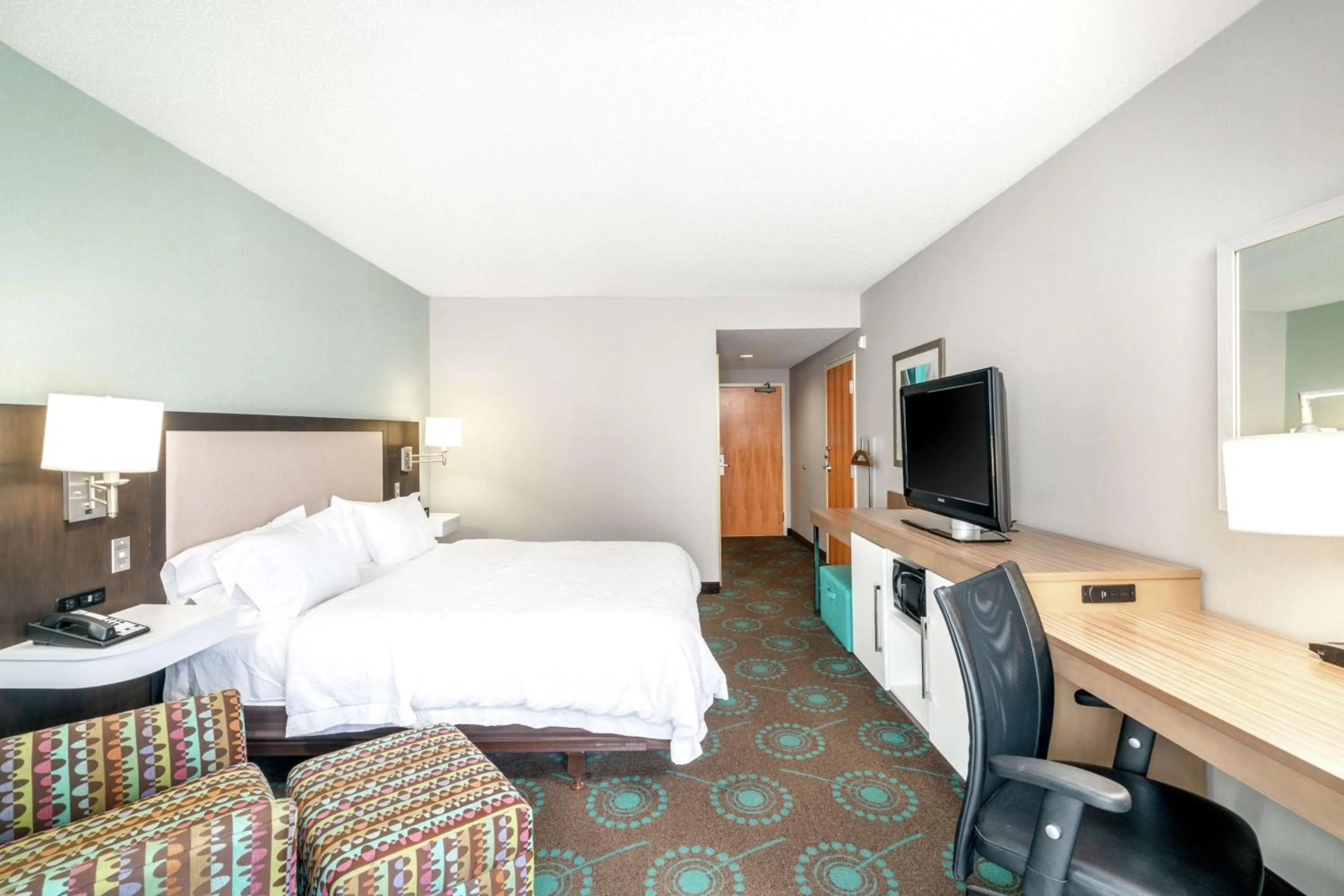 King Room with Balcony - Mobility/Hearing Accessible - Non-Smoking in Hampton Inn & Suites Chincoteague-Waterfront, Va