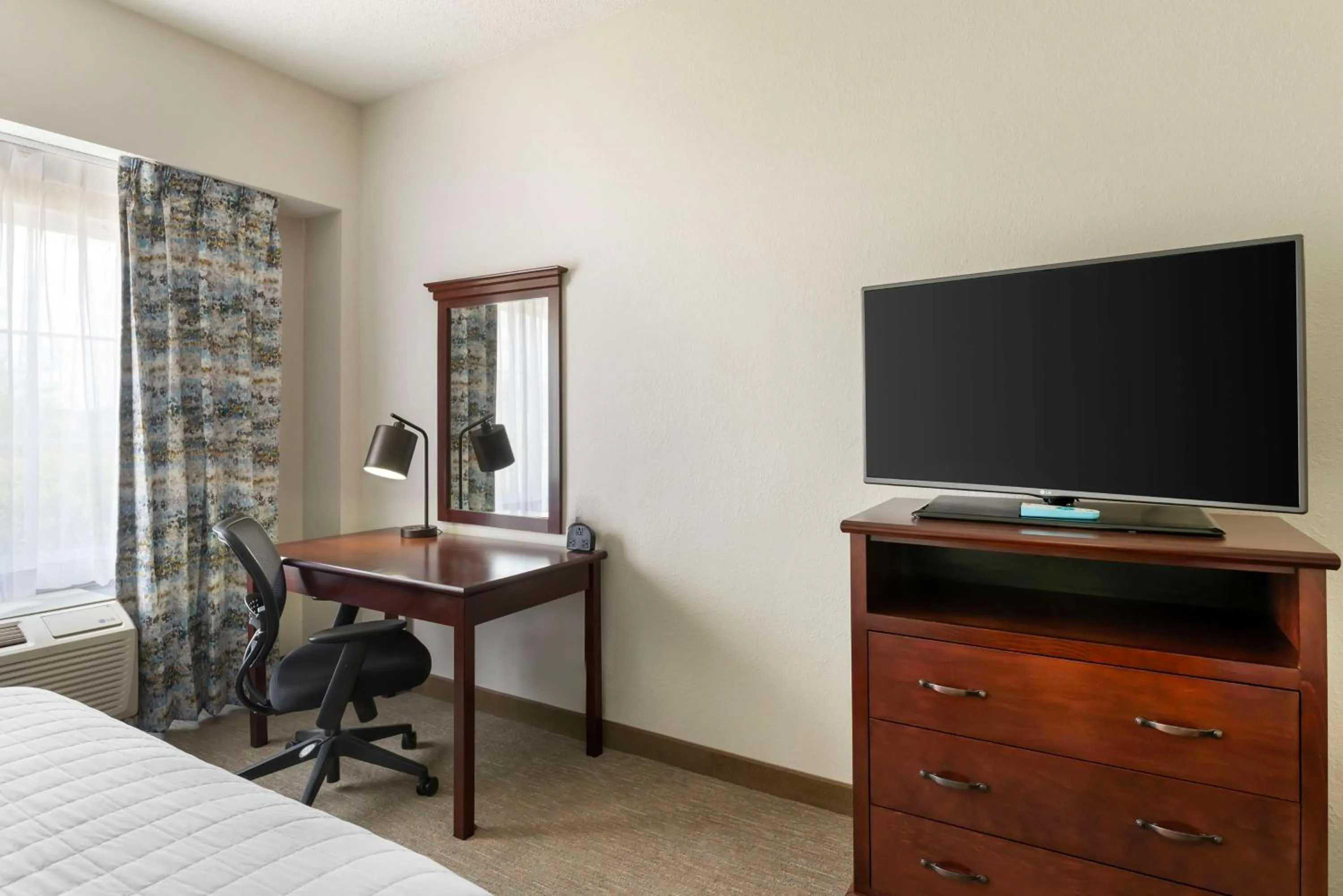 King Suite with Sofa Bed in Best Western Plus Crossroads Inn & Suites