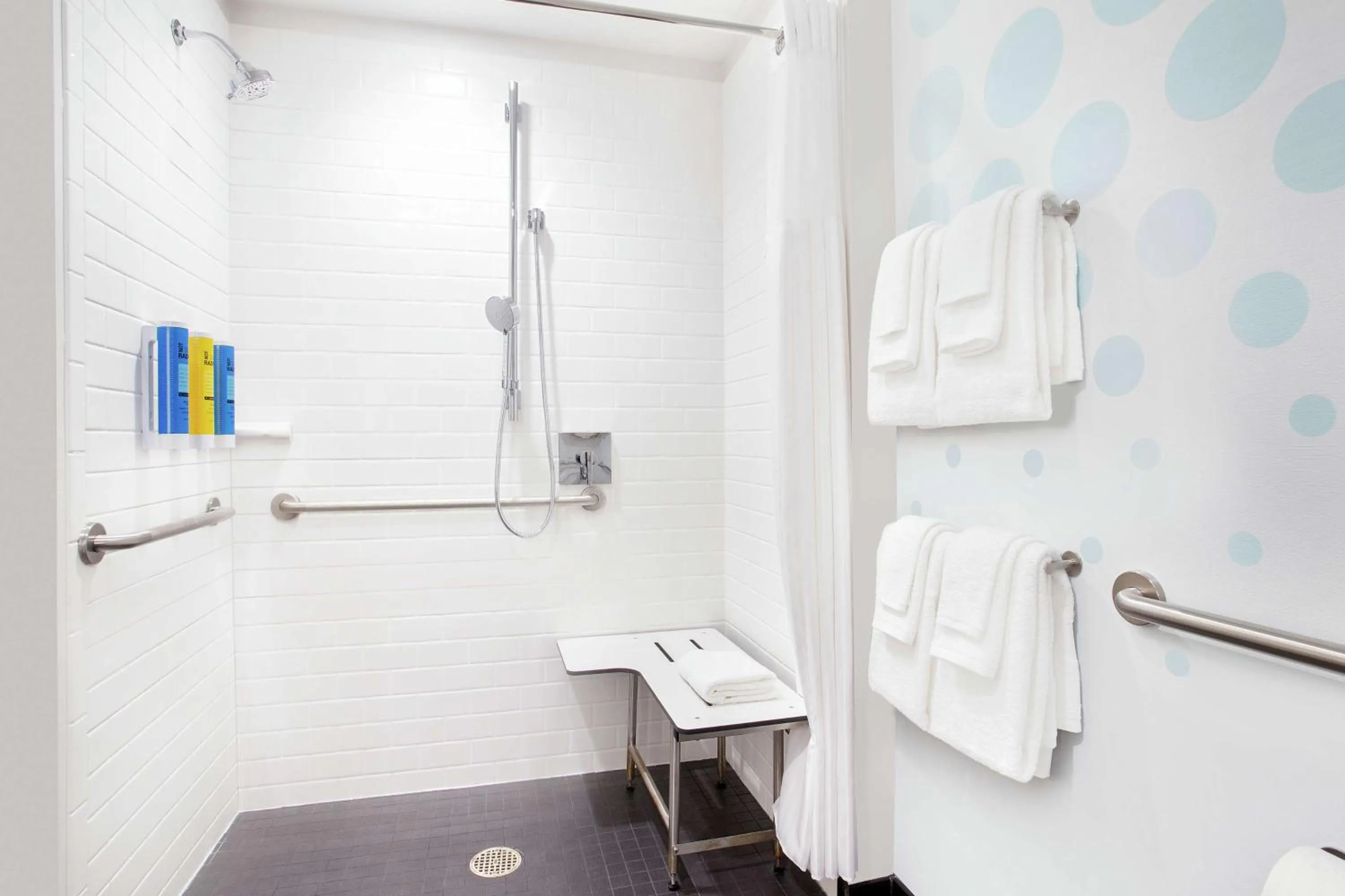 King Room with Bath Tub - Mobility Access in Tru By Hilton Audubon Valley Forge