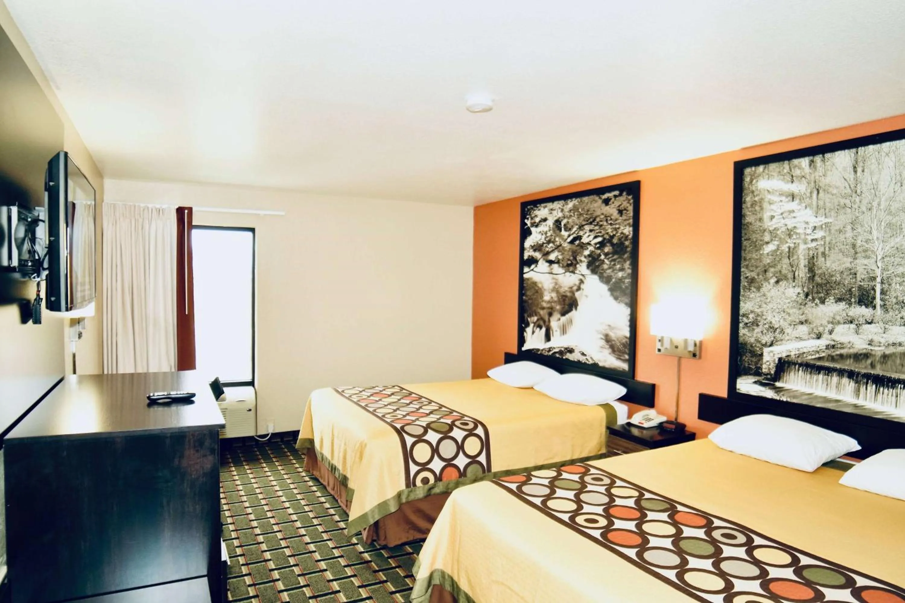 Queen Room with Two Queen Beds - Non-Smoking in Super 8 by Wyndham Crossville TN