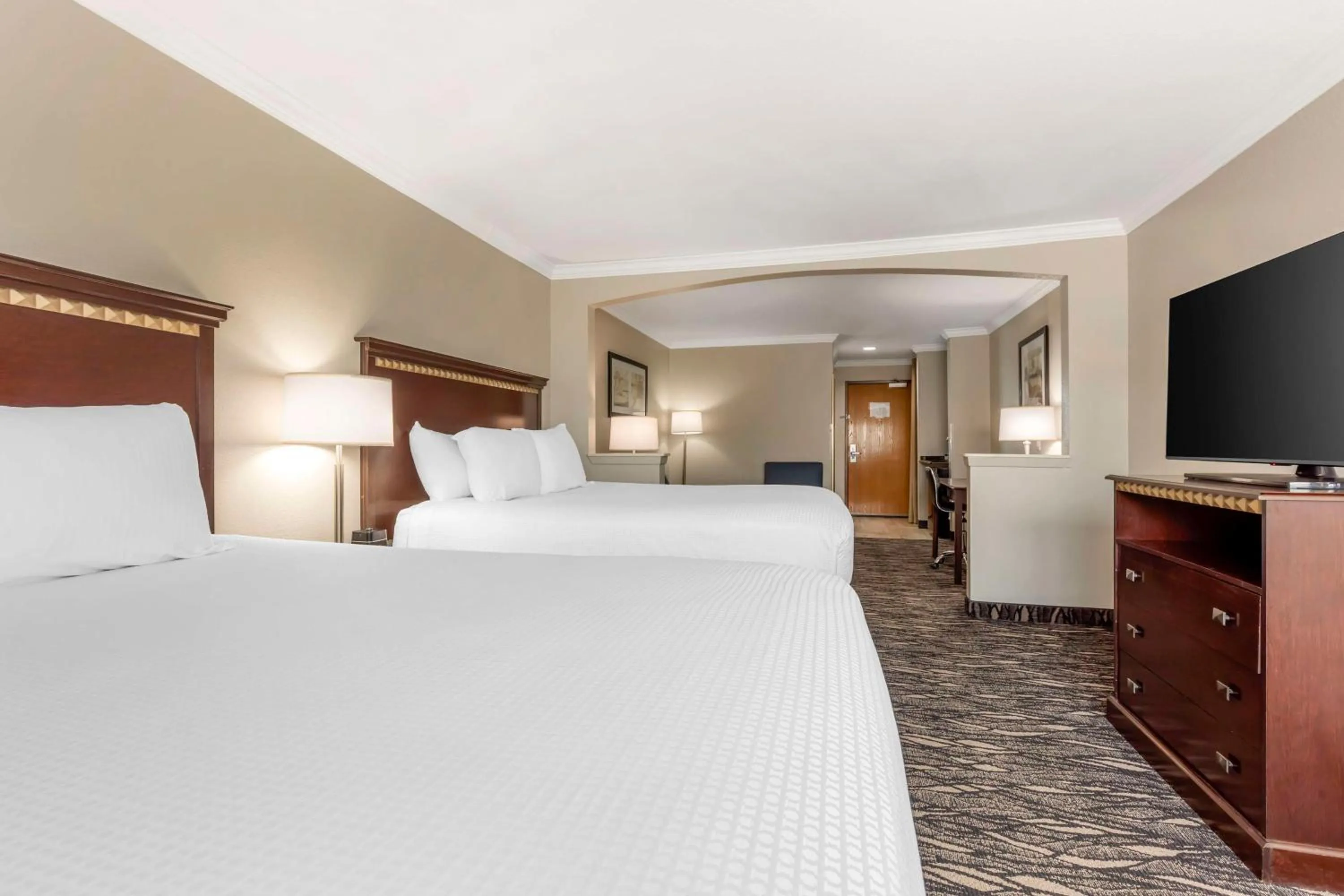 Quadruple Room with Bath Tub - Disability Access/Non-Smoking in Best Western Plus Lake Worth Inn & Suites