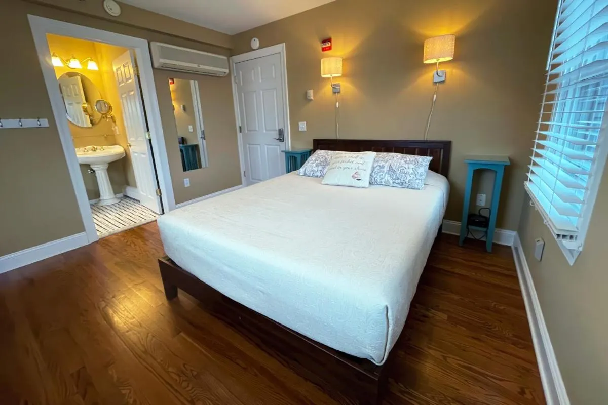 Queen Room with Spa Bath in Tandem Bike Inn