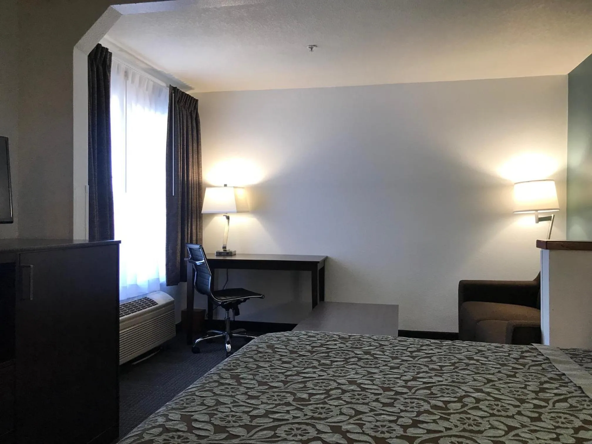 Queen Room with Two Queen Beds - Non-Smoking in Days Inn & Suites by Wyndham Gresham