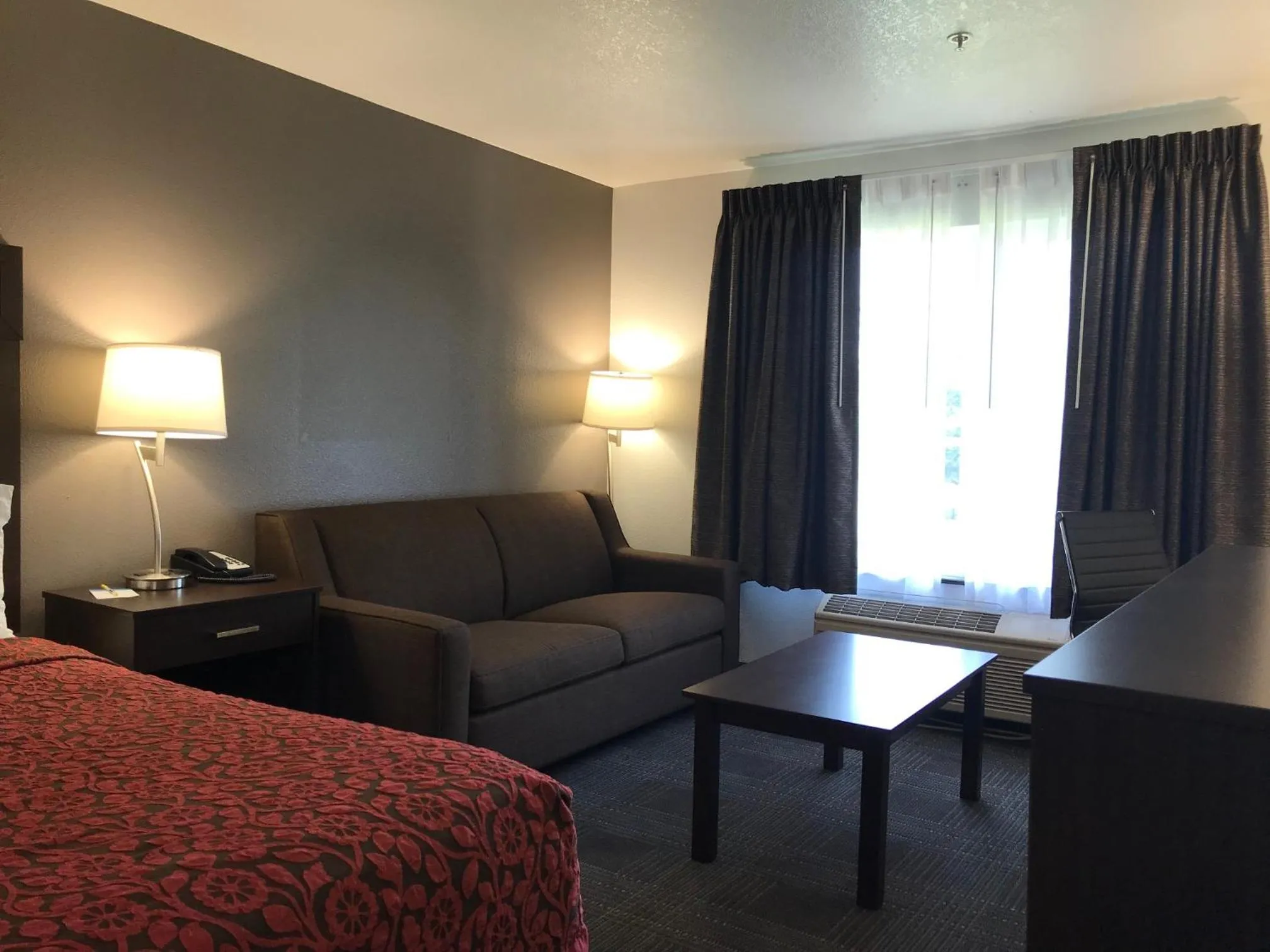 King Room - Non-Smoking in Days Inn & Suites by Wyndham Gresham