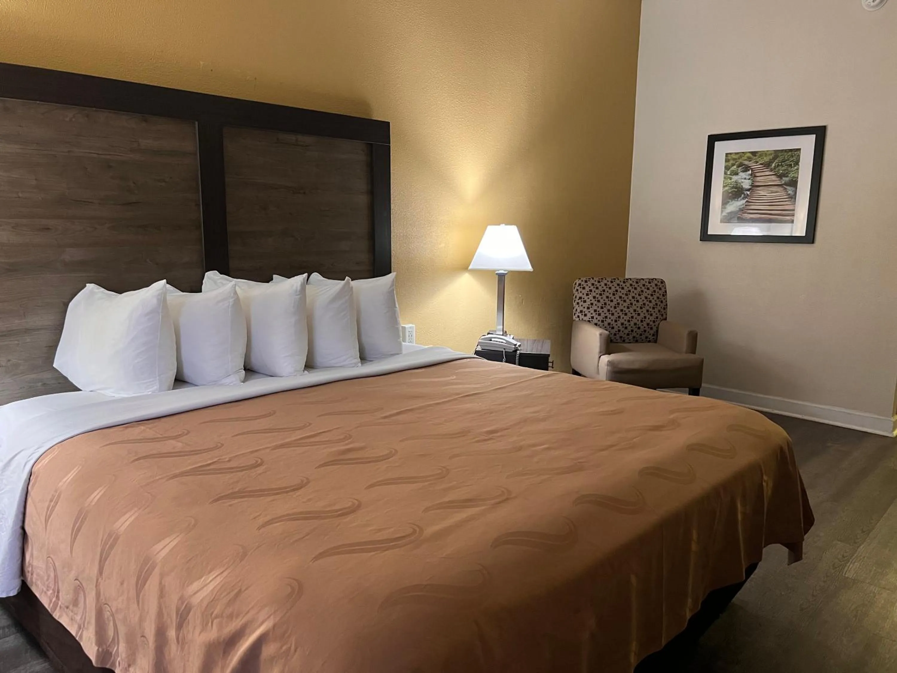 King Room - Non-Smoking in Quality Inn