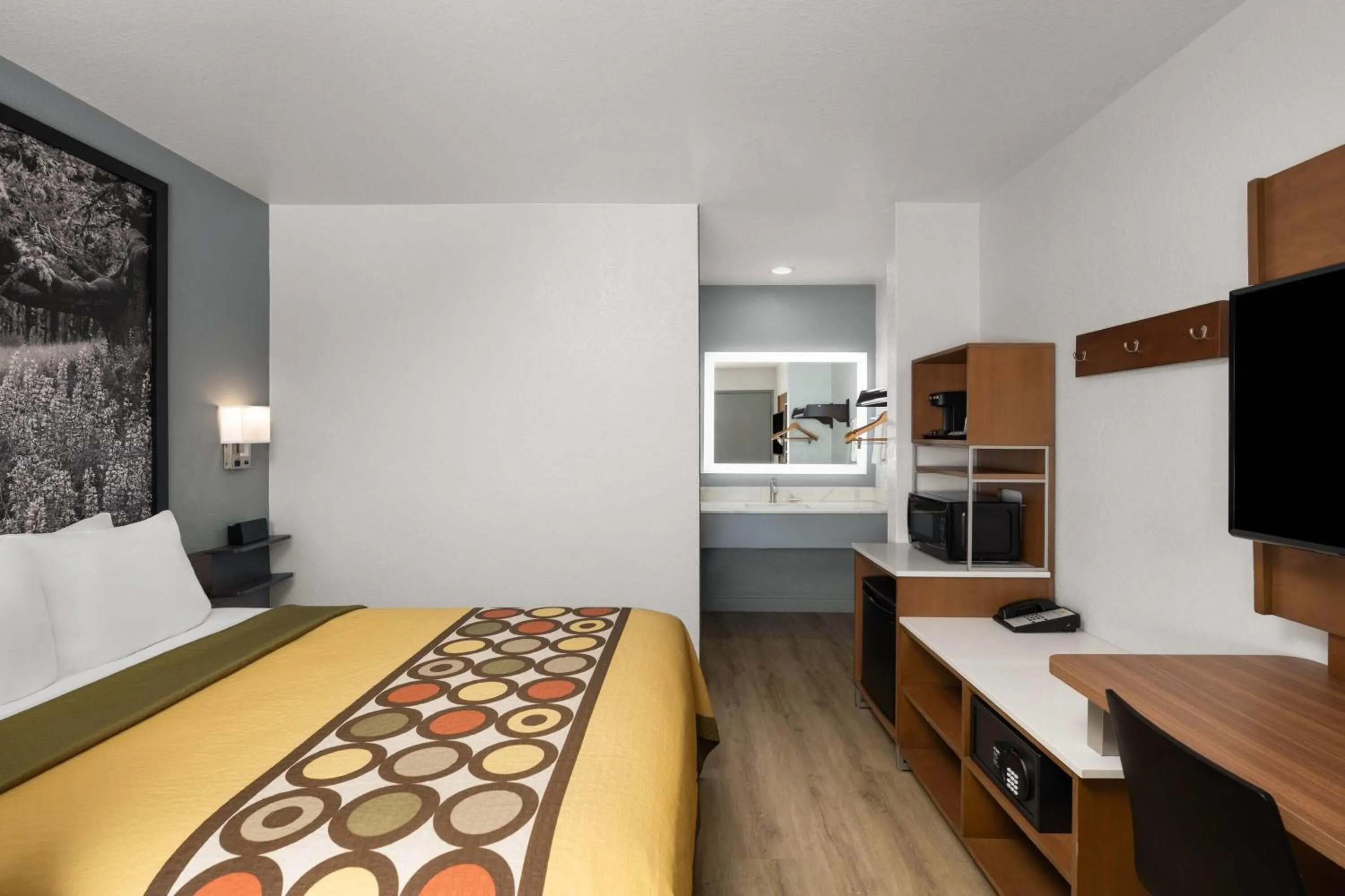 Queen Room - Non-Smoking in Super 8 by Wyndham Fort Bragg