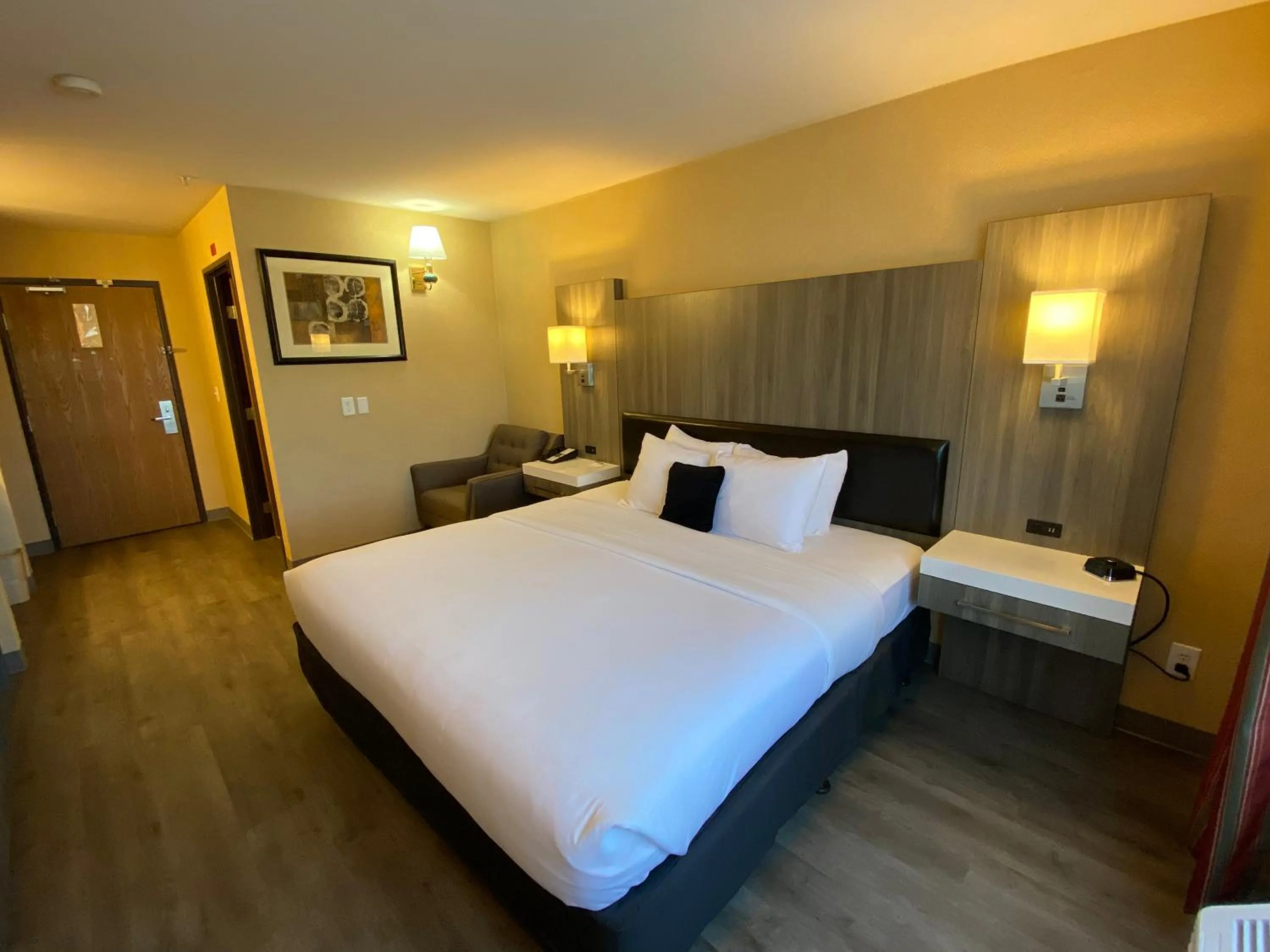 King Room - Non Smoking in Red Lion Inn & Suites Port Orchard