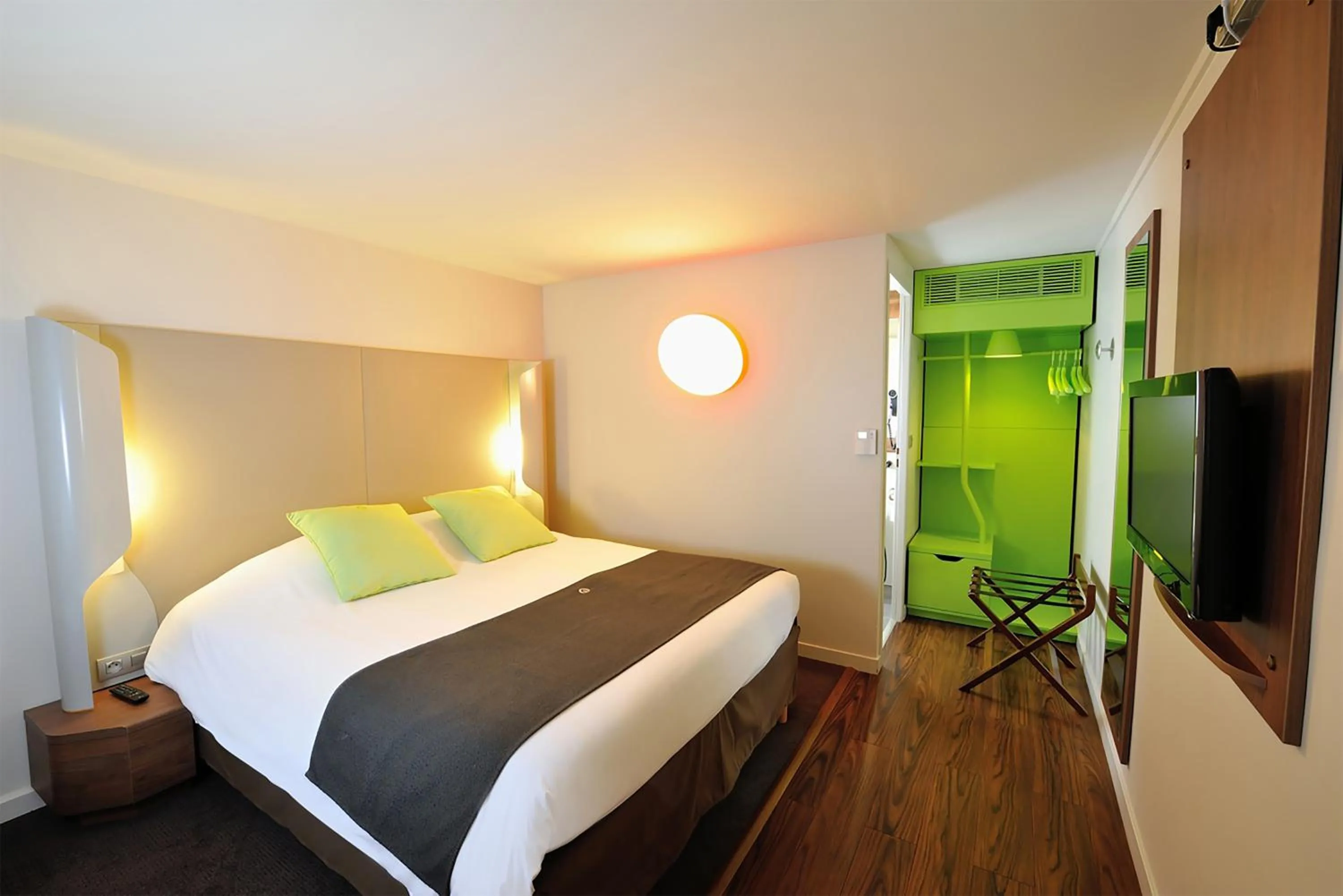 Connecting Rooms in Campanile Orange Centre sortie 21 sur A7 A9