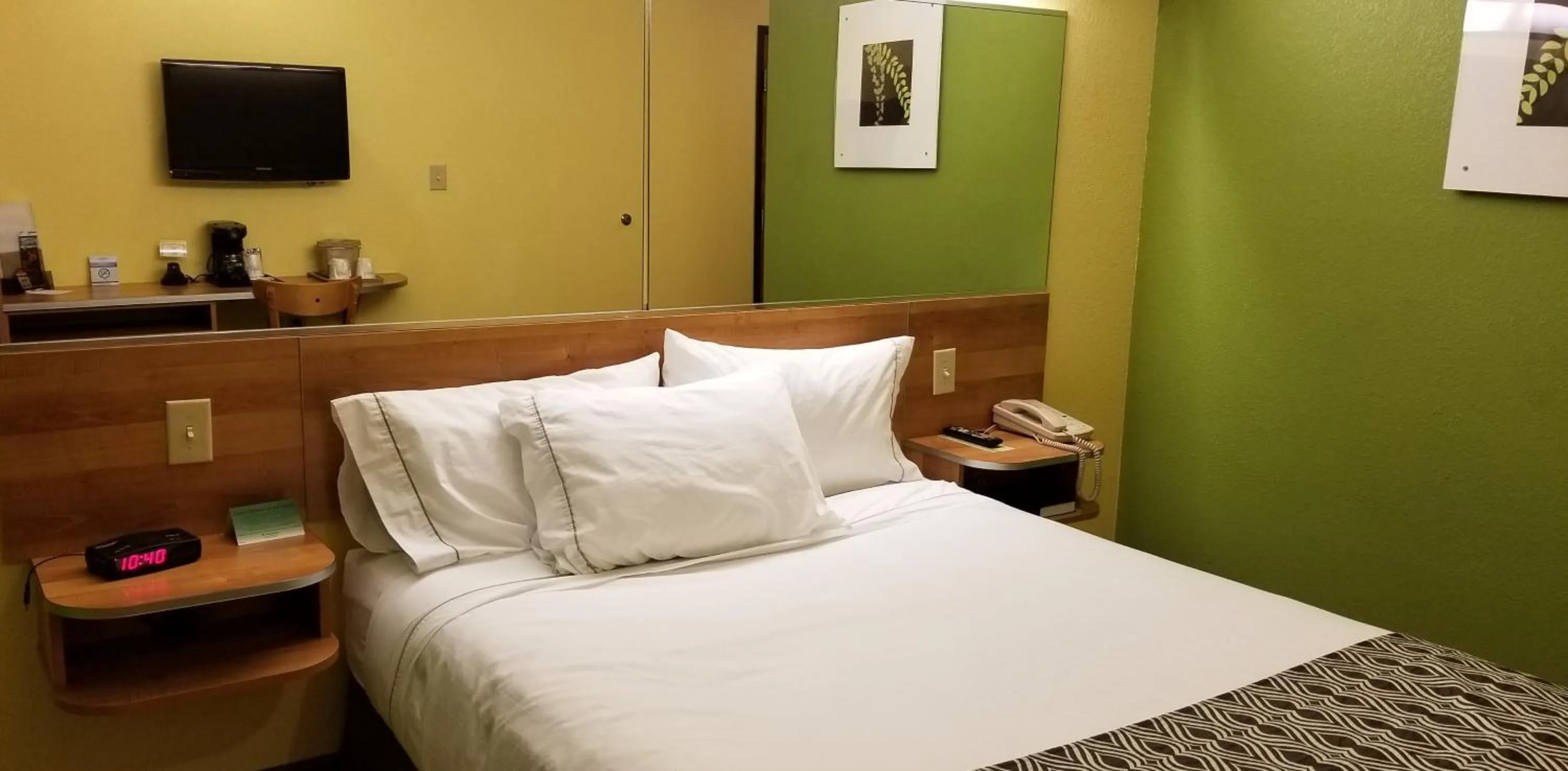 Queen Room with Roll-In Shower - Mobility Accessible/Non-Smoking in Microtel Inn & Suites by Wyndham Delphos