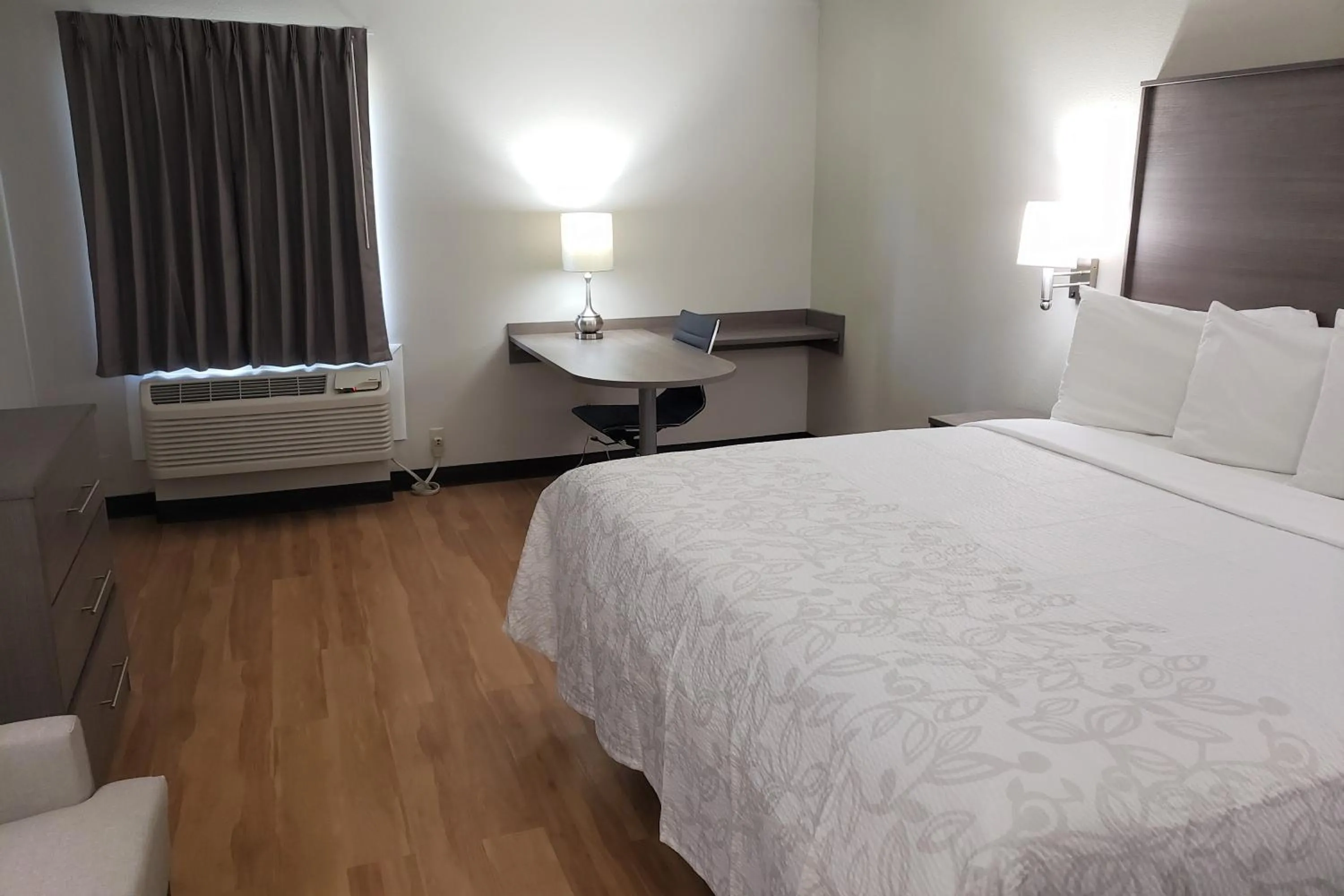 Superior King Room Non-Smoking in Red Roof Inn Moss Point