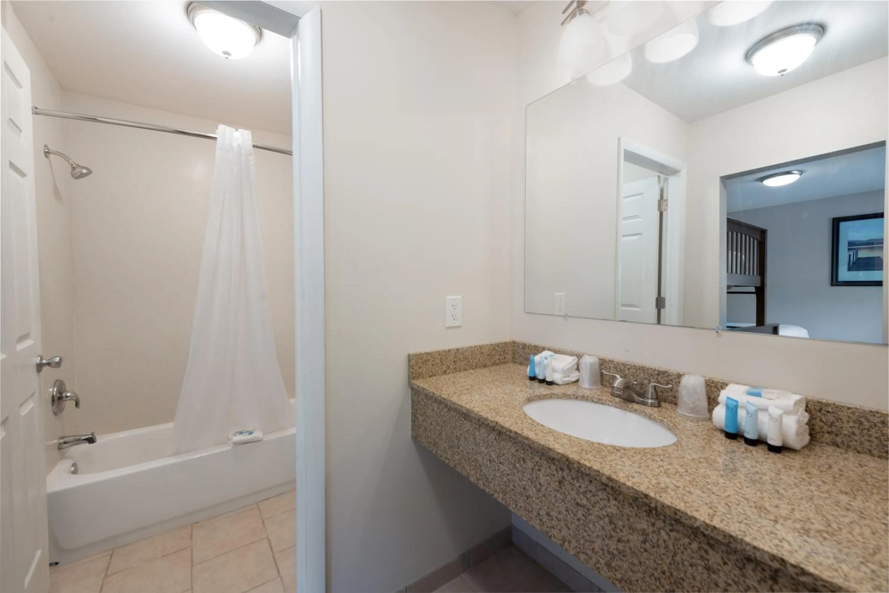 Family Suite in Scotty's Lakeside Resort