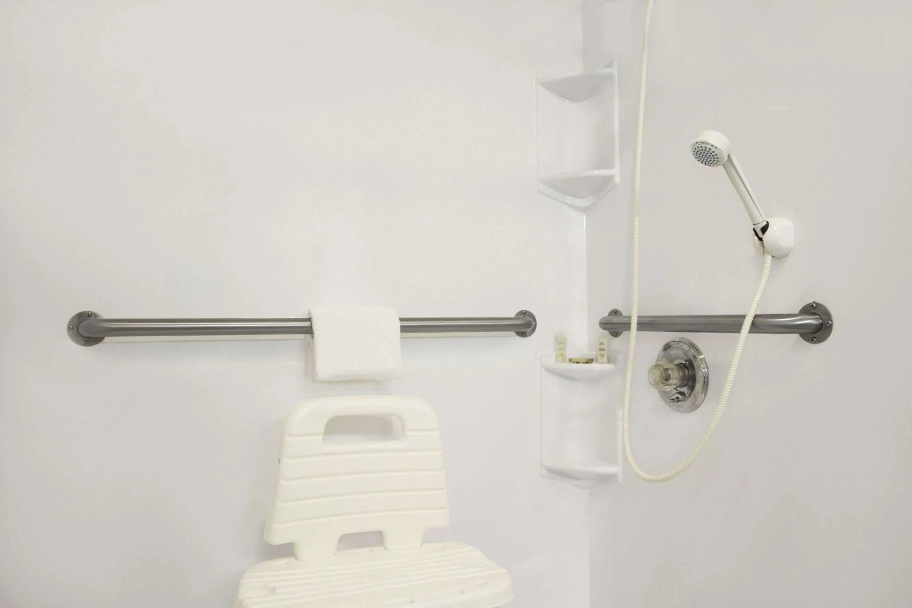 Queen Room - Mobility Access/Non-Smoking in Super 8 by Wyndham Cuba