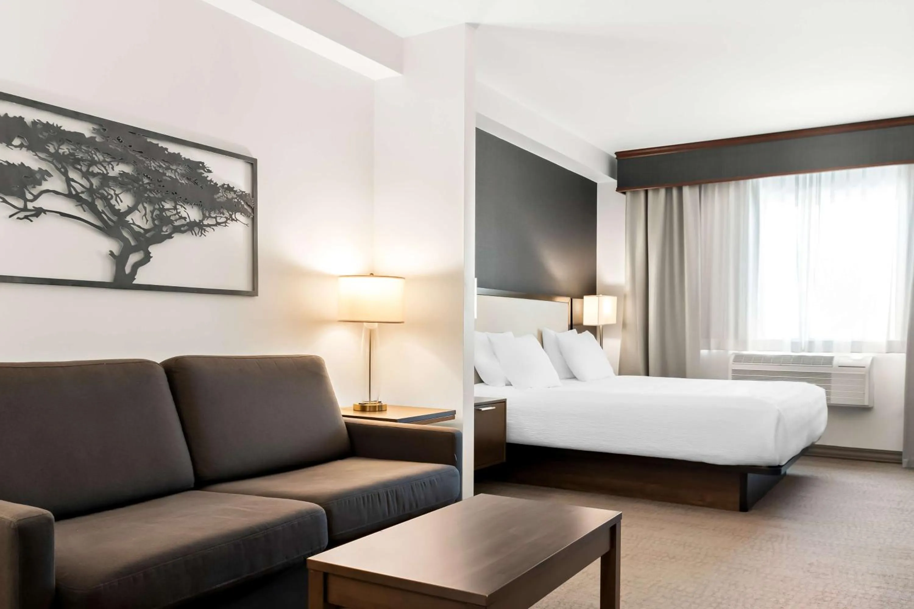 King Suite in Best Western Plus Morden