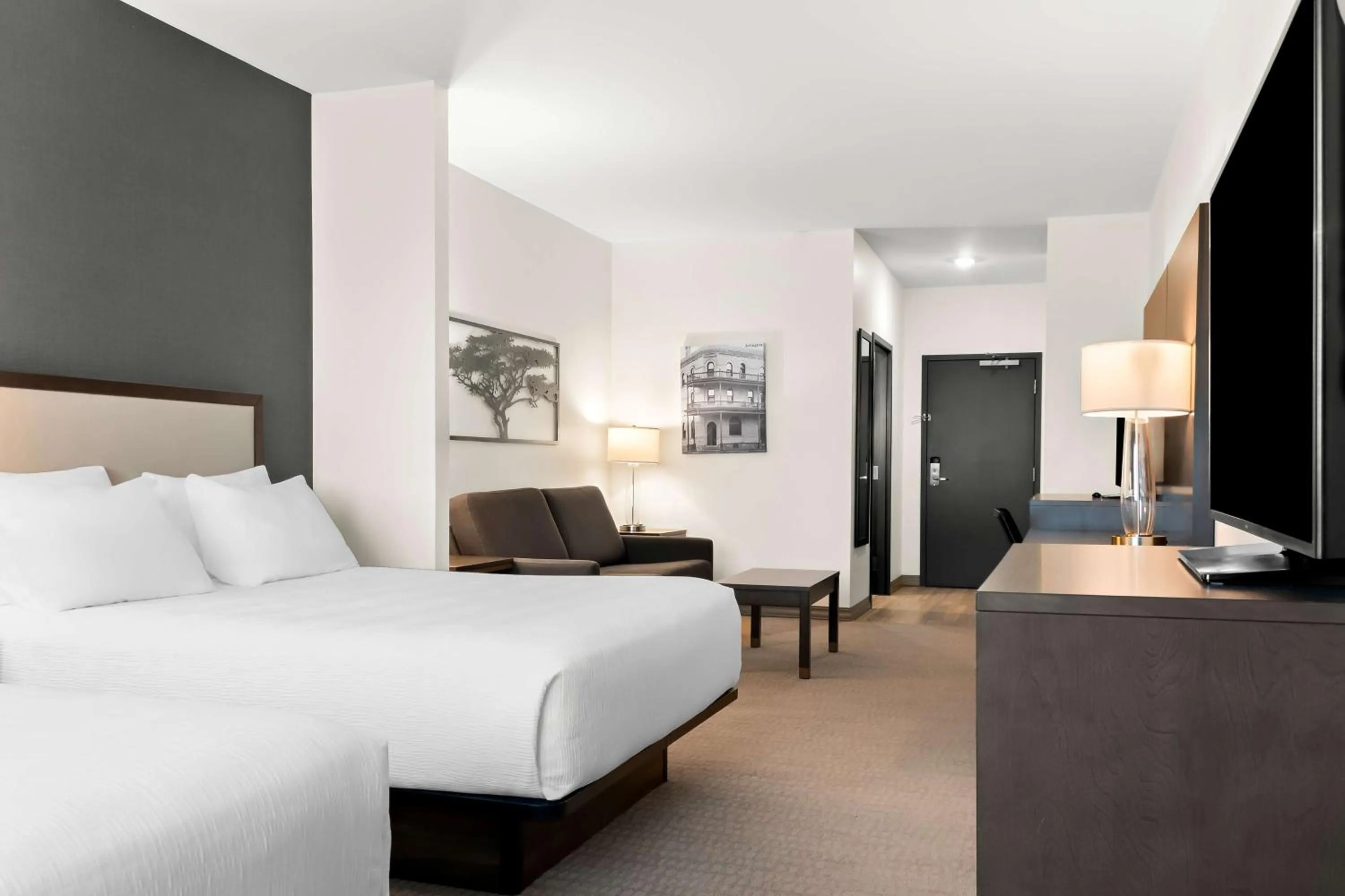 Queen Suite with Two Queen Beds with Sofa Bed in Best Western Plus Morden