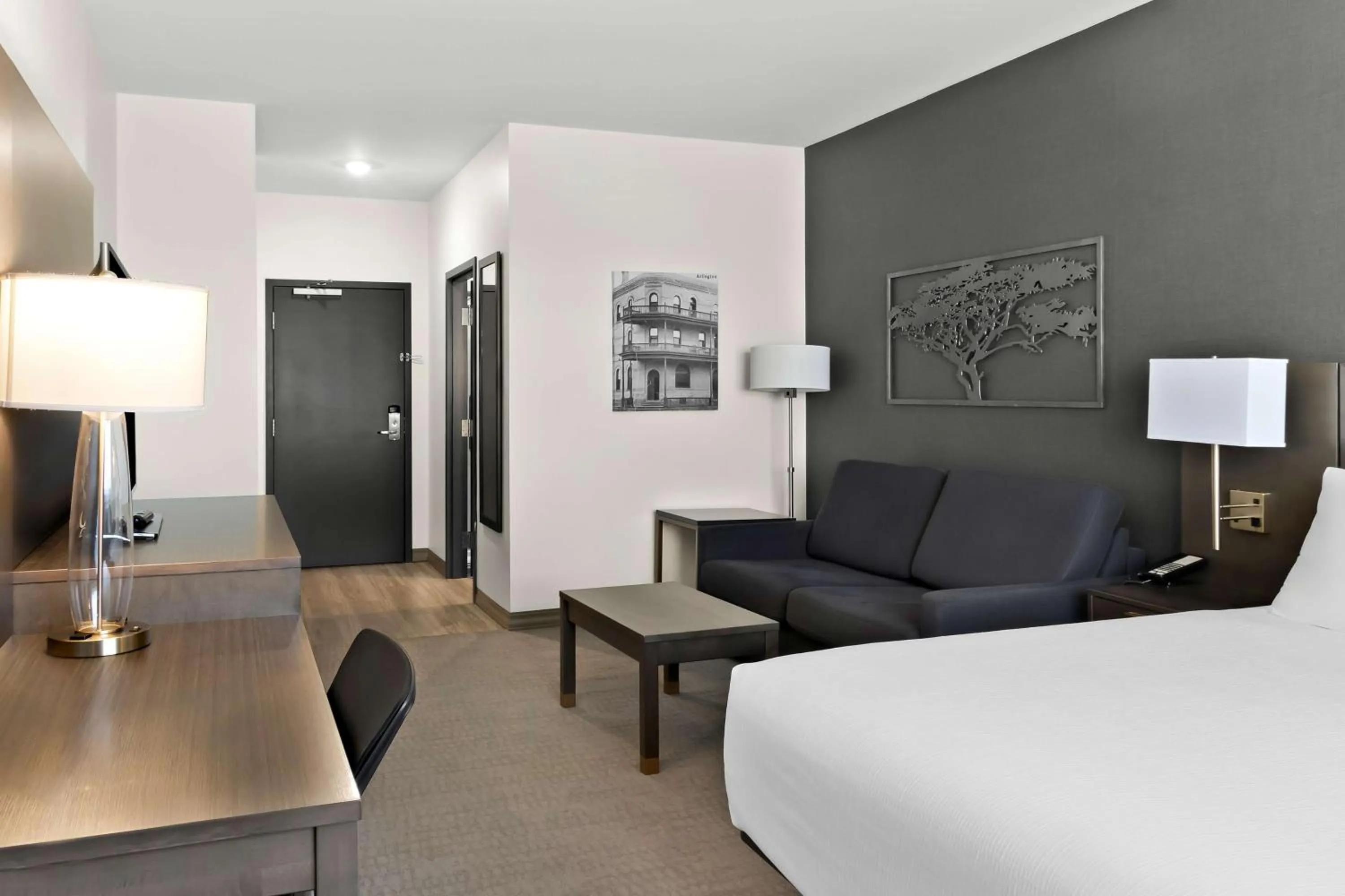 King Room with Sofa Bed - Shower Only in Best Western Plus Morden